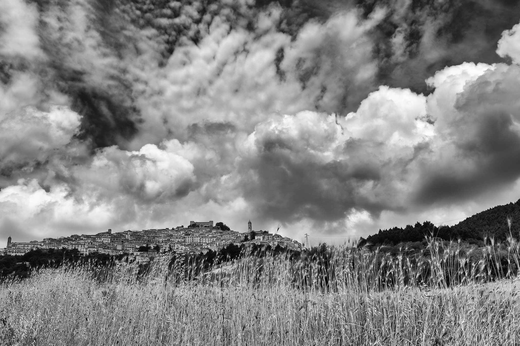 Nikon Df + Nikon AF Nikkor 35mm F2D sample photo. ...nuvole sul paese photography