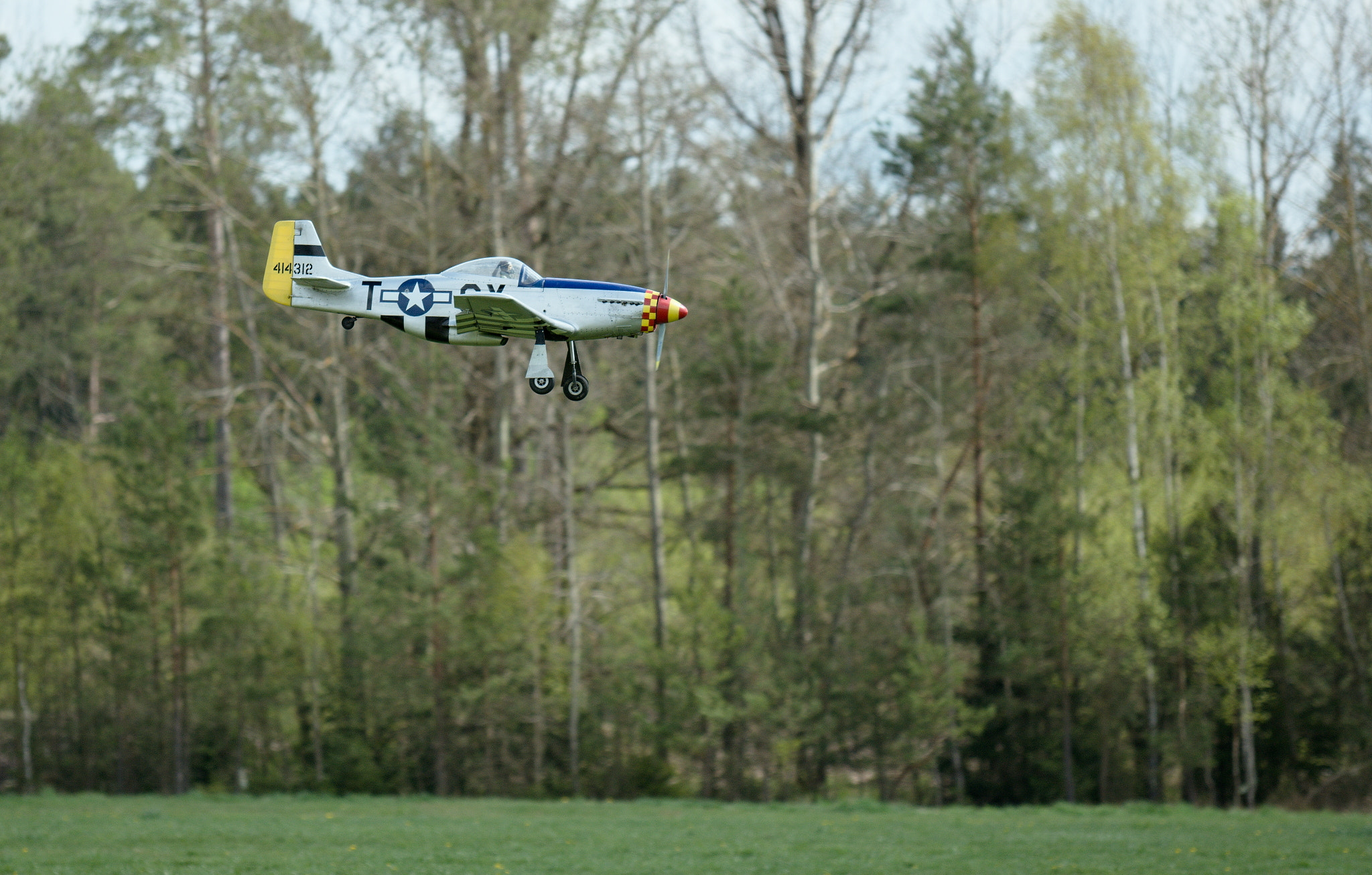 Nikon AF-S Nikkor 70-200mm F4G ED VR sample photo. Airplane model photography