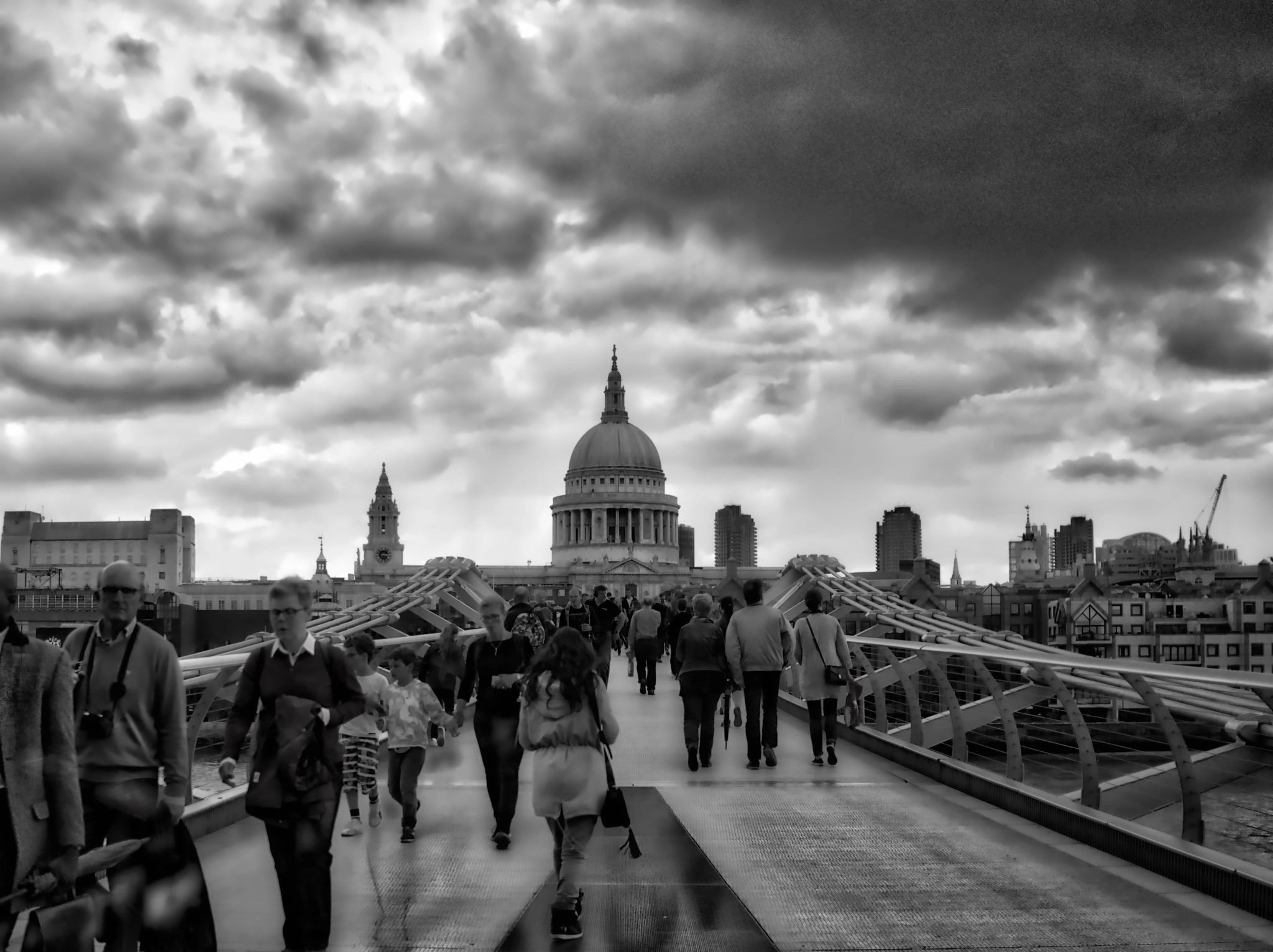 Olympus OM-D E-M10 + LUMIX G 20/F1.7 II sample photo. St paul's cathedral in b&w photography