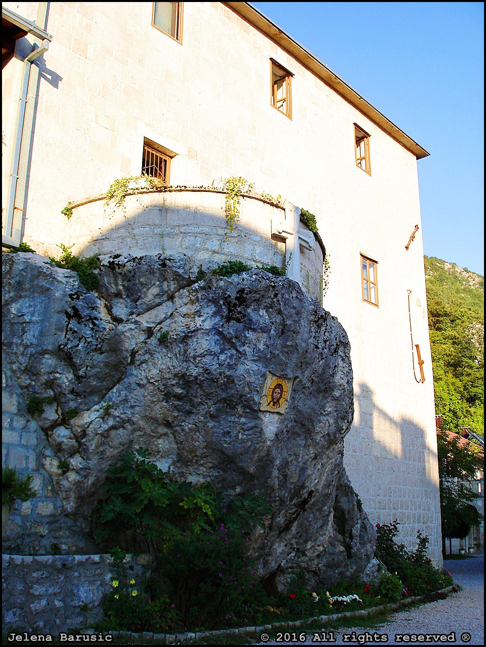 Sony DSC-W5 sample photo. The balcony on the rock photography