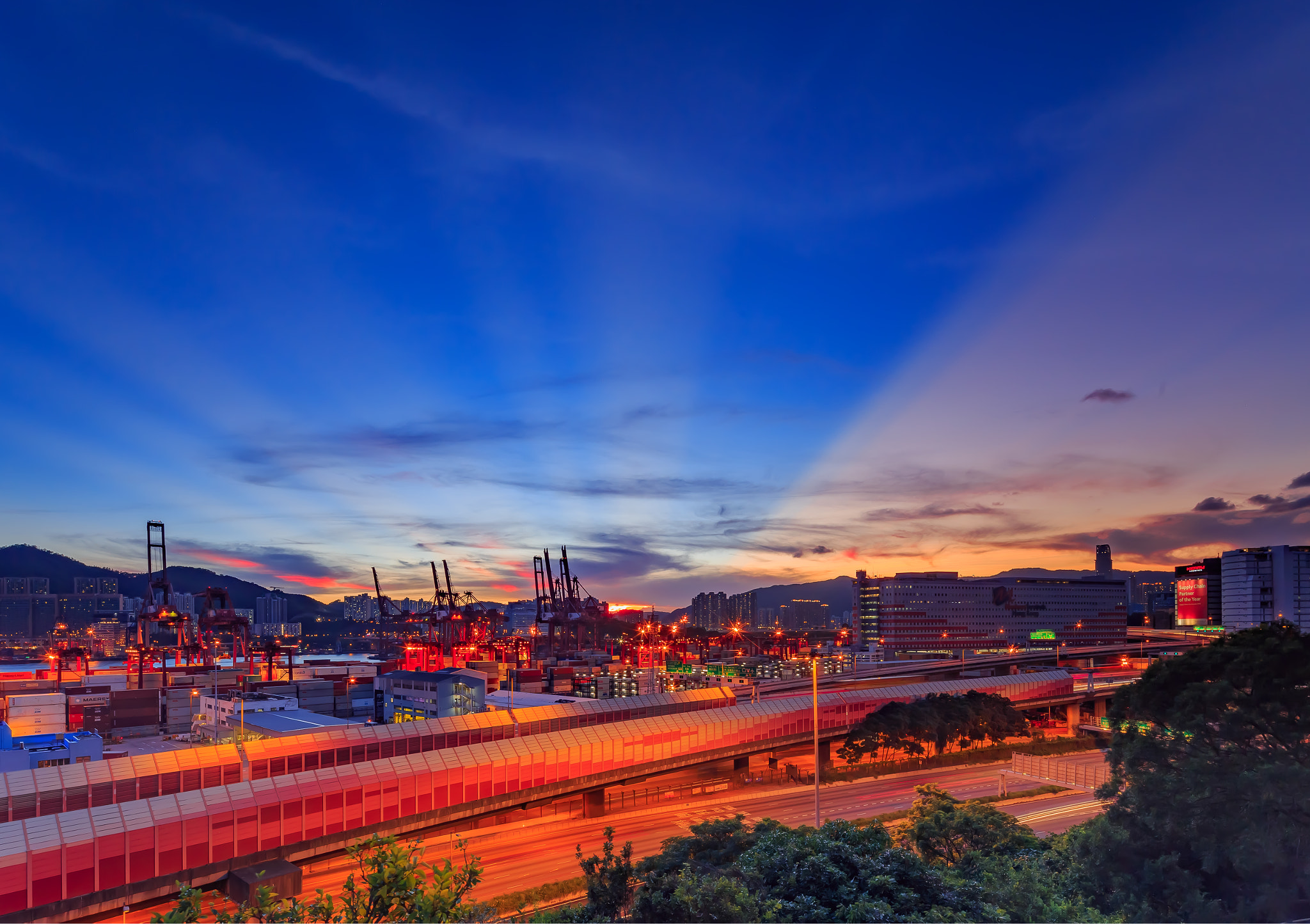 Canon TS-E 17mm F4L Tilt-Shift sample photo. Sunset of lai king container port貨櫃碼頭反暮暉 photography