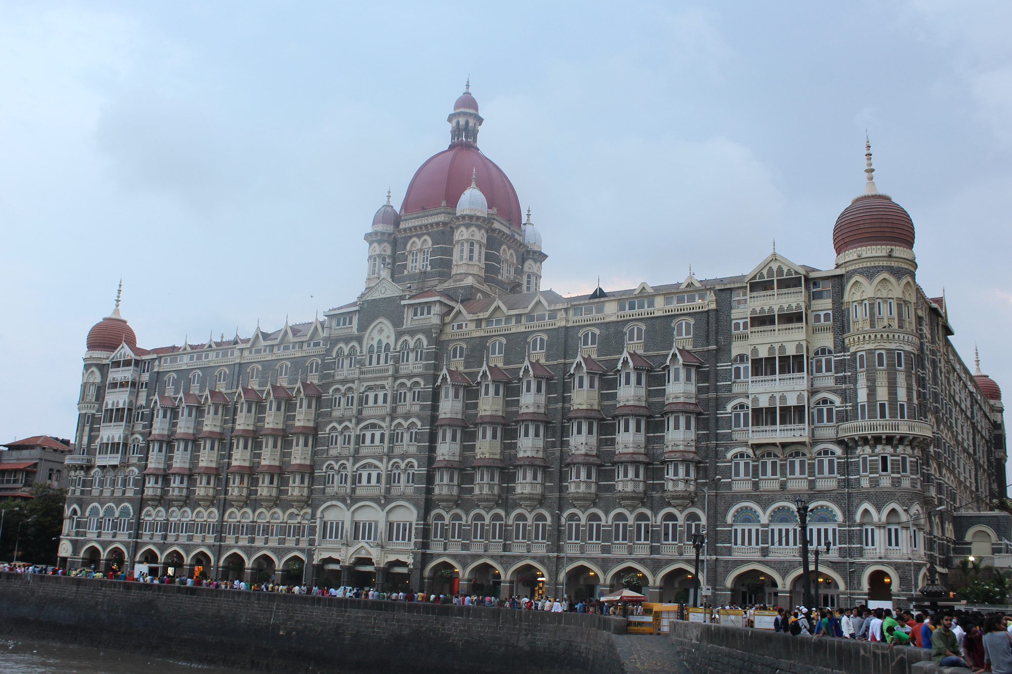 Canon EF-S 18-55mm F3.5-5.6 IS II sample photo. Golden hour, hotel taj photography
