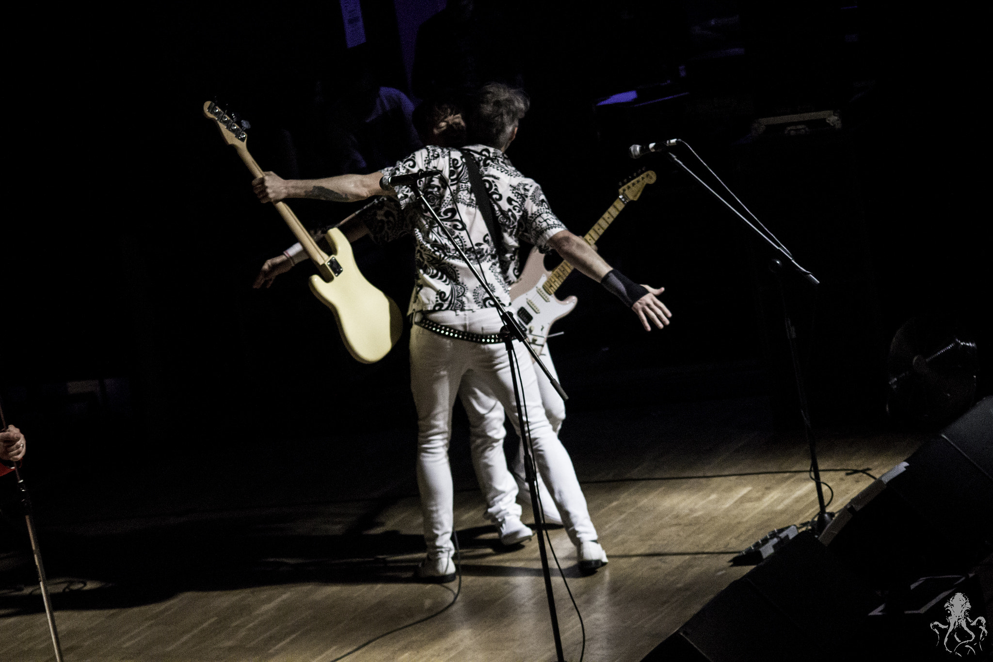 Sigma 70-300mm F4-5.6 APO DG Macro sample photo. Scott shiflett, jay bentley // me first & the gimme gimmes photography