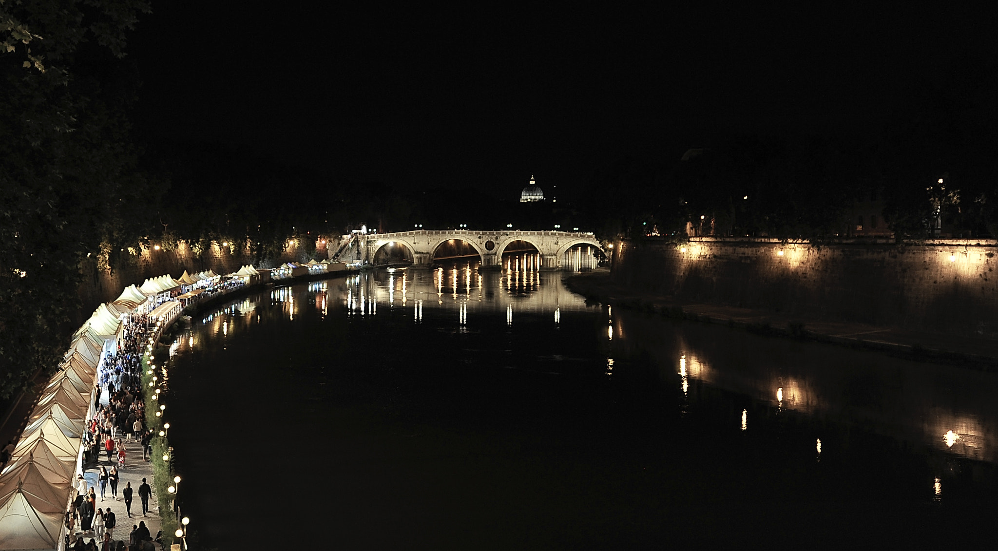 Nikon D700 + Nikon AF-S Nikkor 24mm F1.8G ED sample photo. Night river photography