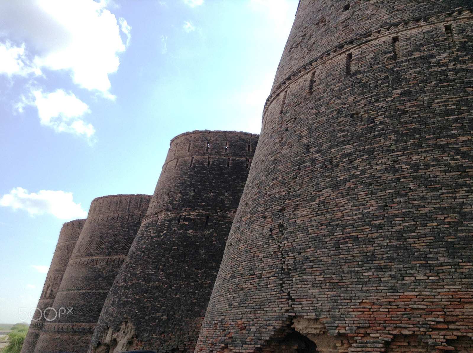 iPod touch back camera 3.3mm f/2.4 sample photo. Derawar fort bahawalpur photography