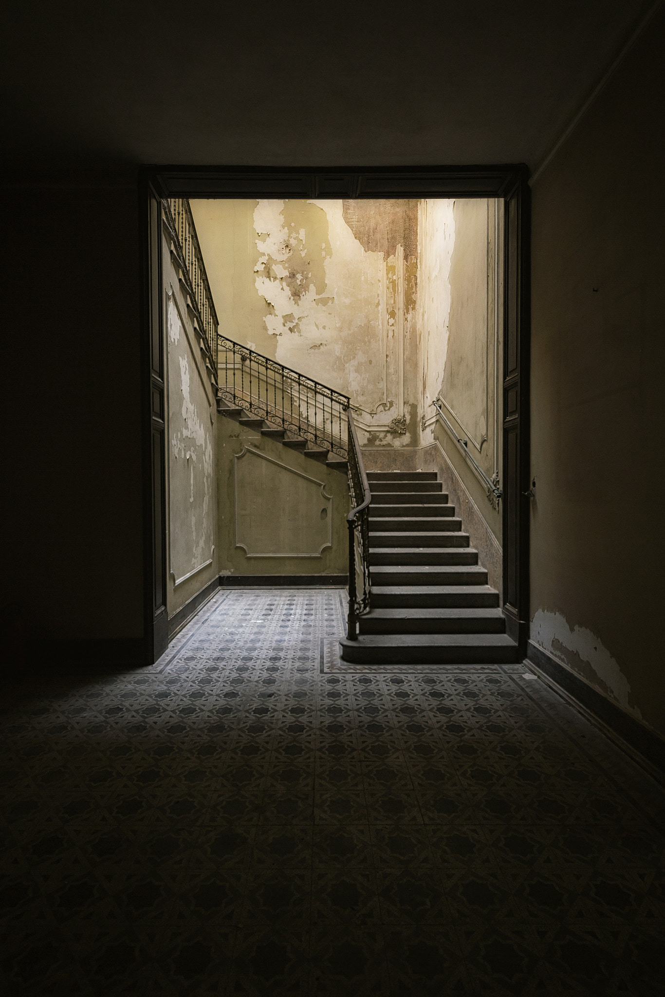 Sigma 8-16mm F4.5-5.6 DC HSM sample photo. Descending into darkness photography