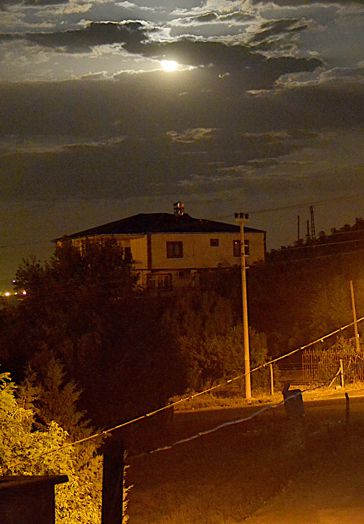 AF Zoom-Nikkor 35-80mm f/4-5.6D N sample photo. Gece photography