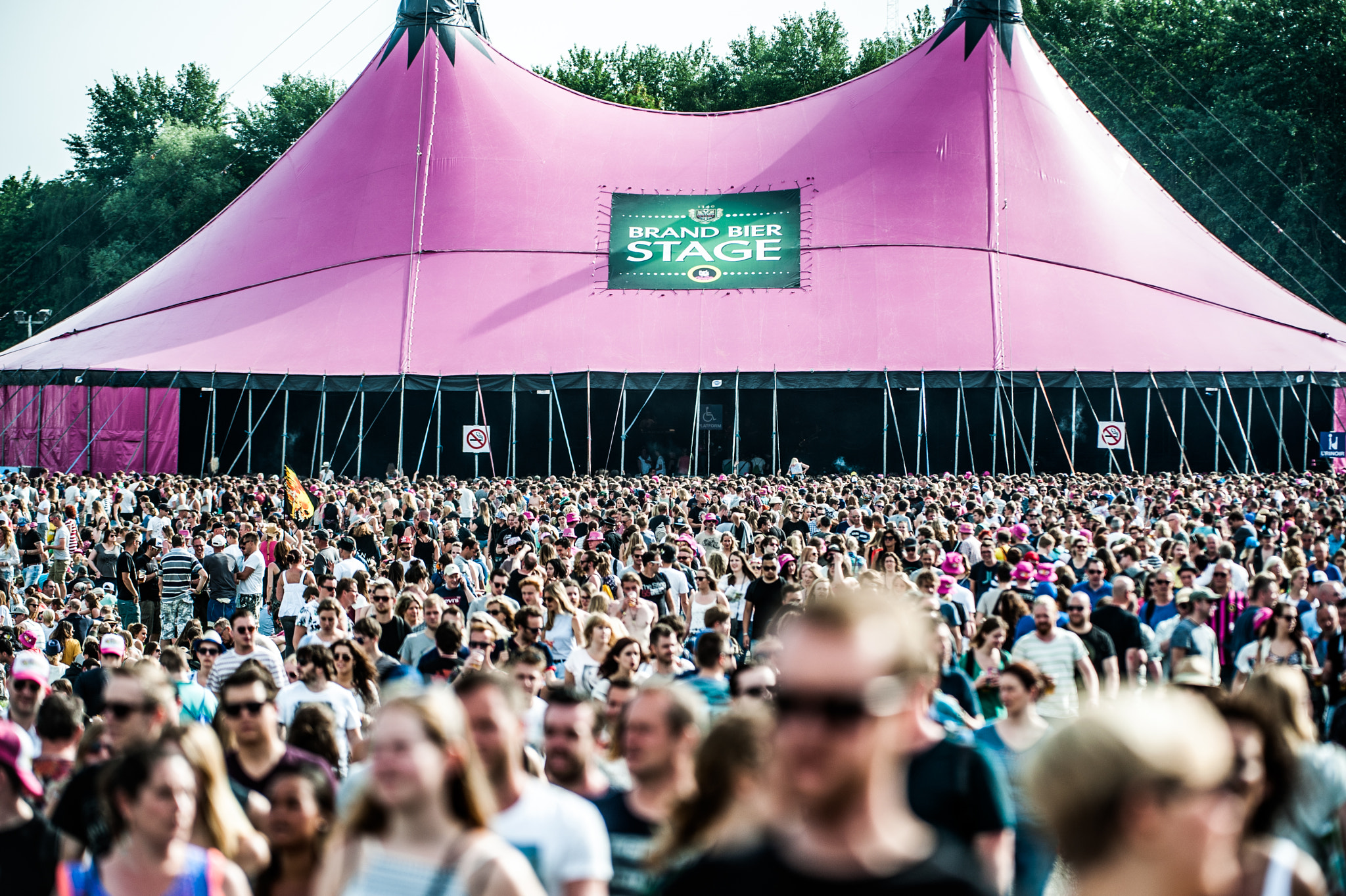 Nikon AF-S Nikkor 200-400mm F4G ED-IF VR sample photo. Bastille pinkpop photography
