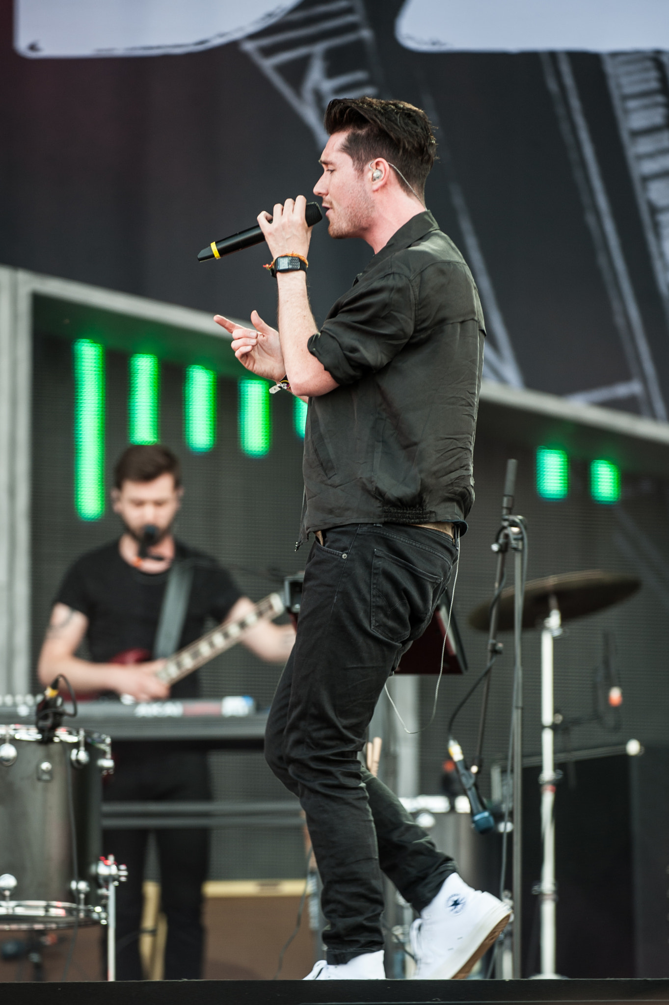 Nikon AF-S Nikkor 200-400mm F4G ED-IF VR sample photo. Bastille pinkpop photography