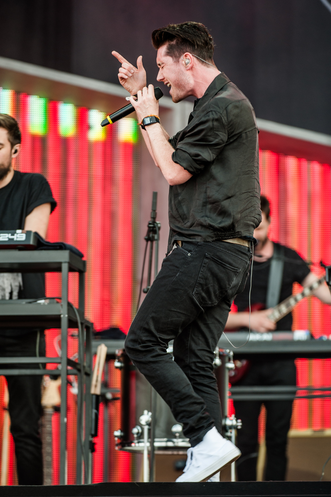 Nikon AF-S Nikkor 200-400mm F4G ED-IF VR sample photo. Bastille pinkpop photography