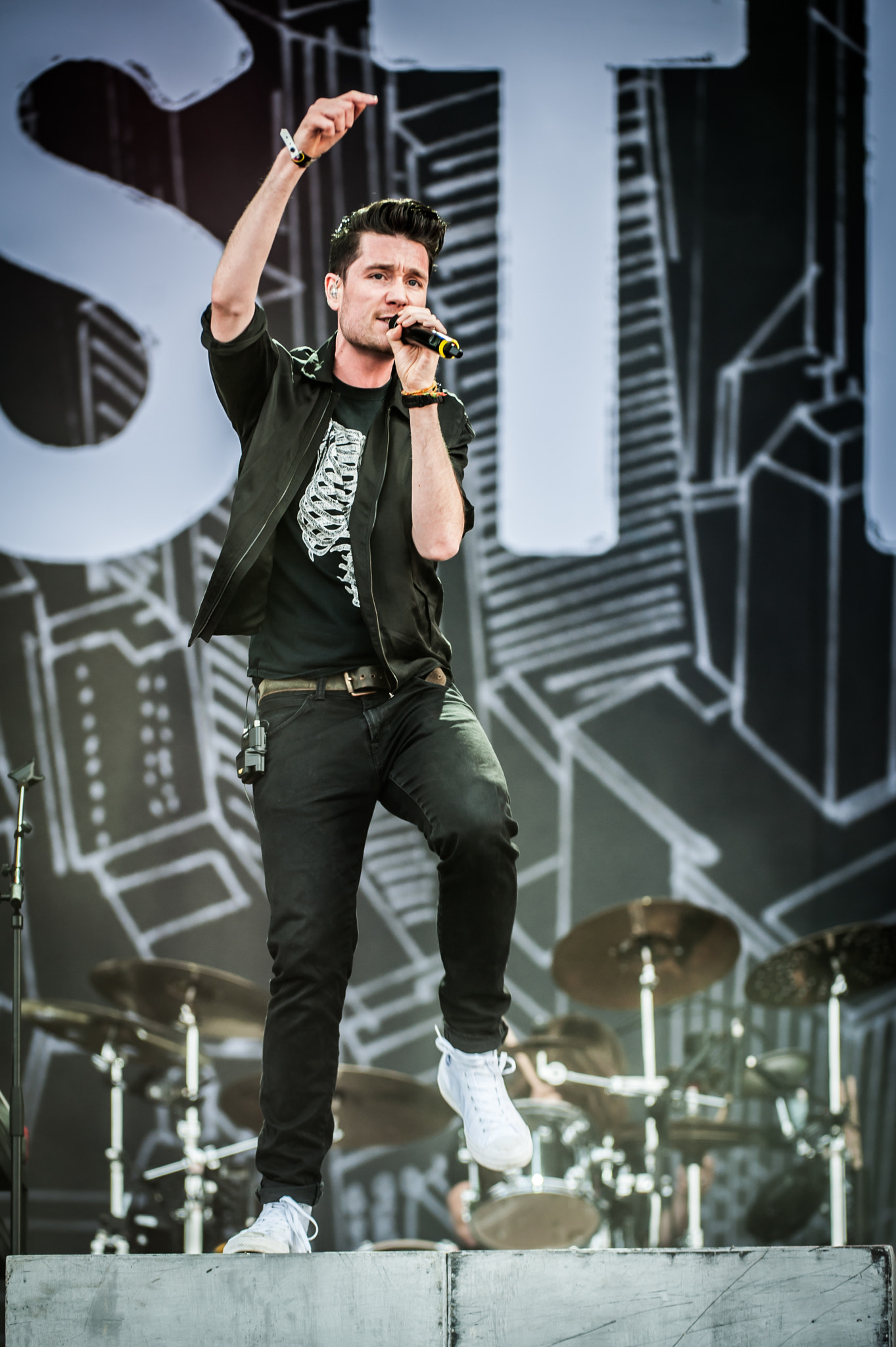 Nikon AF-S Nikkor 200-400mm F4G ED-IF VR sample photo. Bastille pinkpop photography