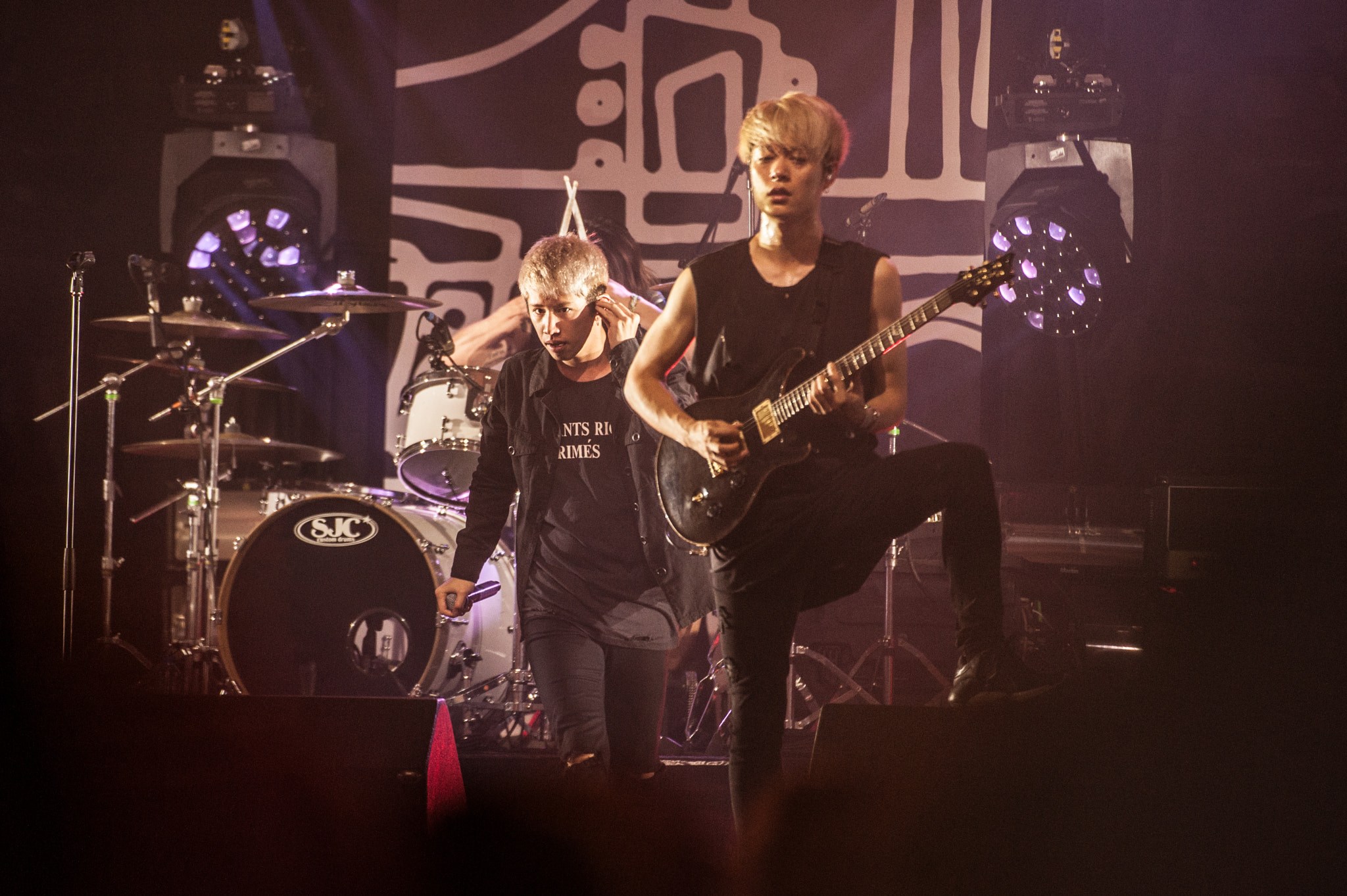 Nikon AF-S Nikkor 200-400mm F4G ED-IF VR sample photo. One ok rock pinkpop photography