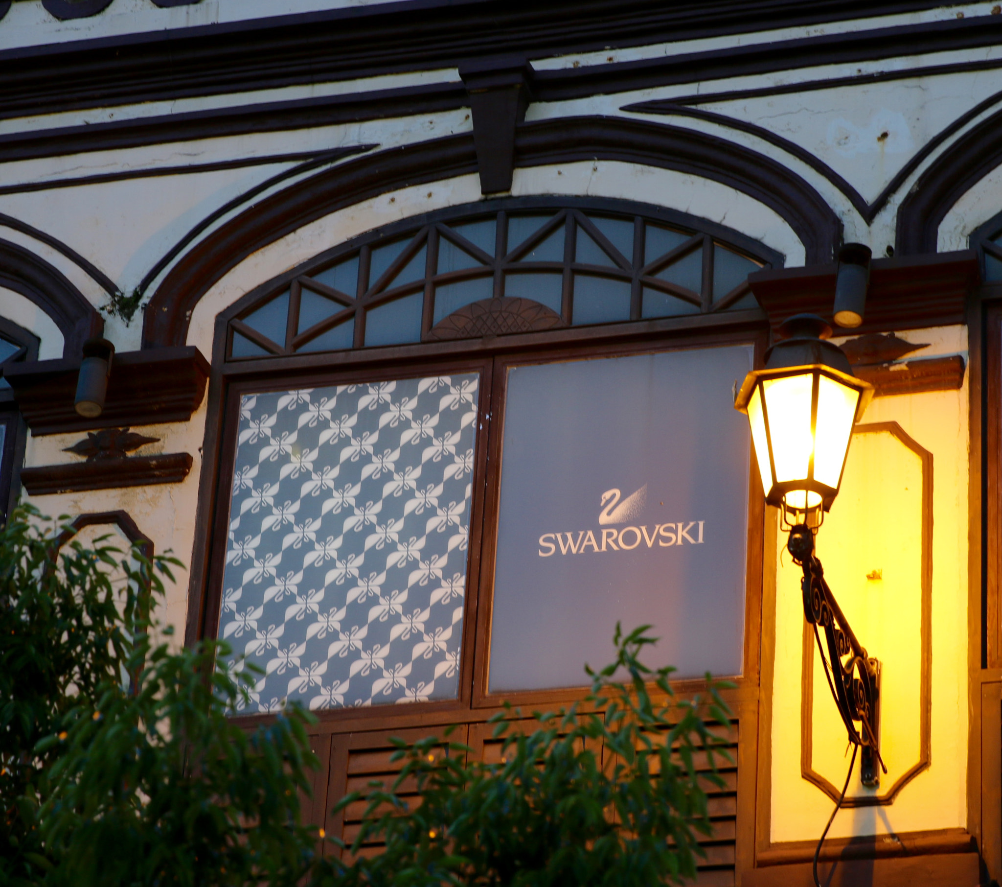 Canon EF 24-70mm F2.8L II USM sample photo. Shop window photography
