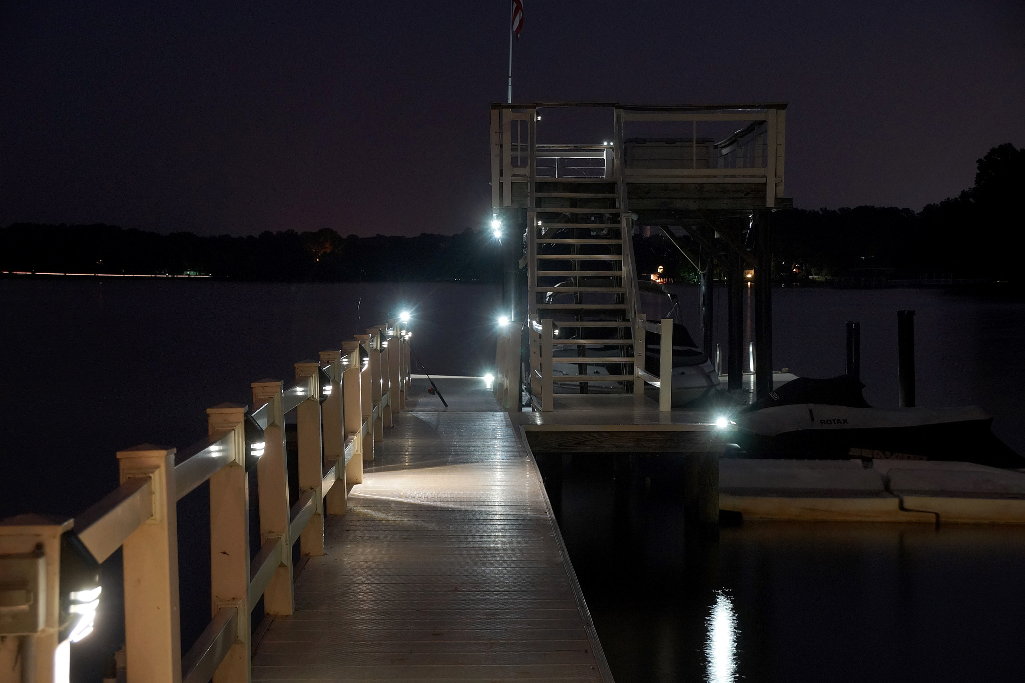 Sony DT 18-250mm F3.5-6.3 sample photo. Pier on the lake photography
