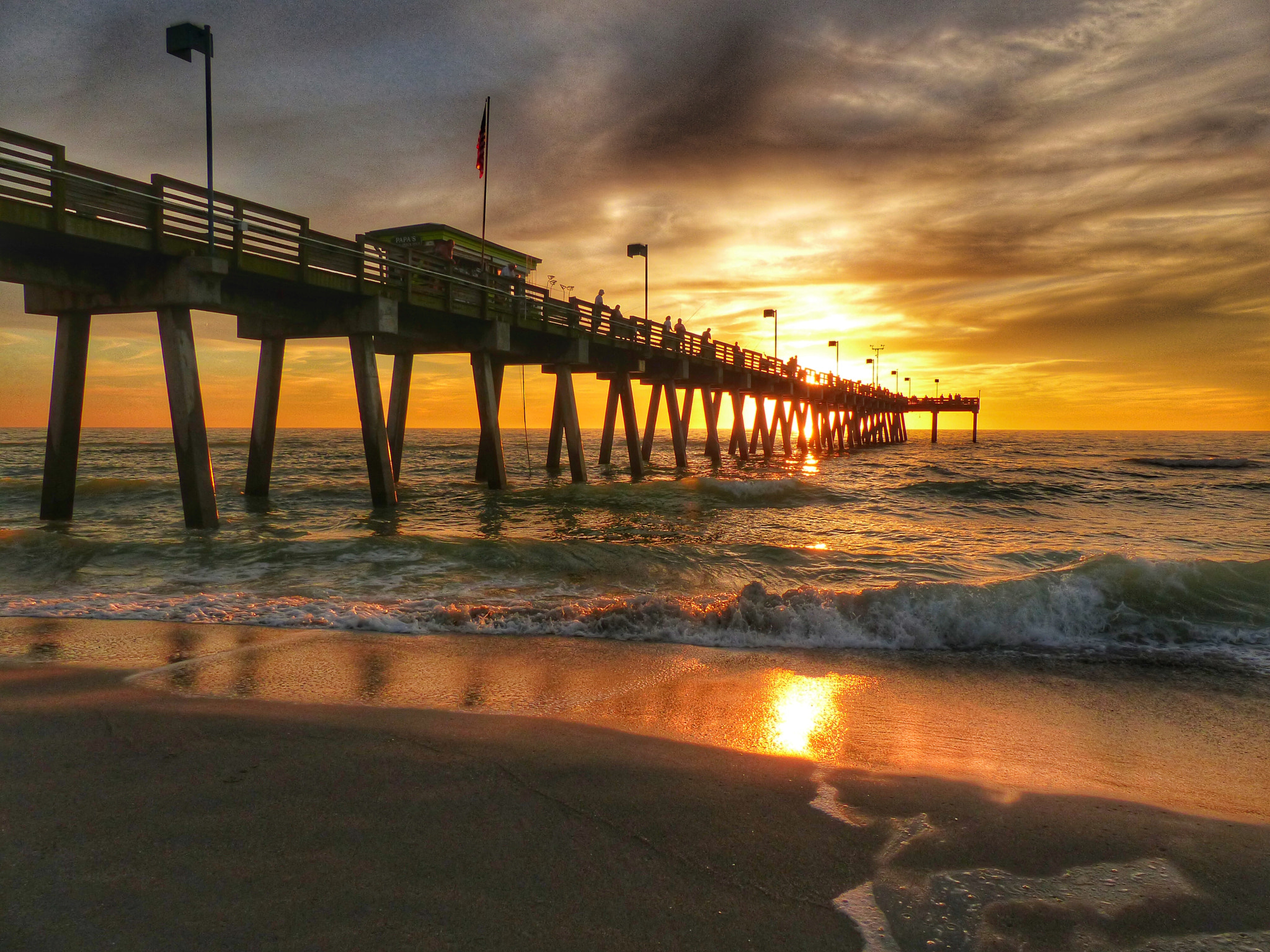 Leica V-Lux 4 sample photo. Stunning sunset at venice, florida pier photography