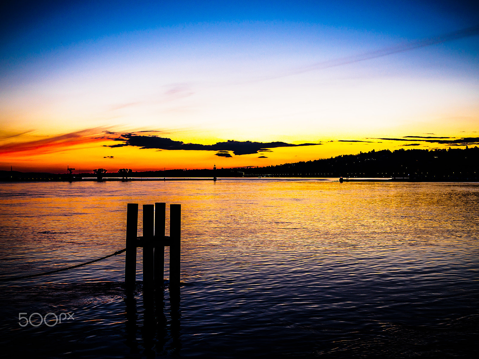 Olympus OM-D E-M10 + Olympus M.Zuiko Digital 25mm F1.8 sample photo. Lake geneva sunrise photography