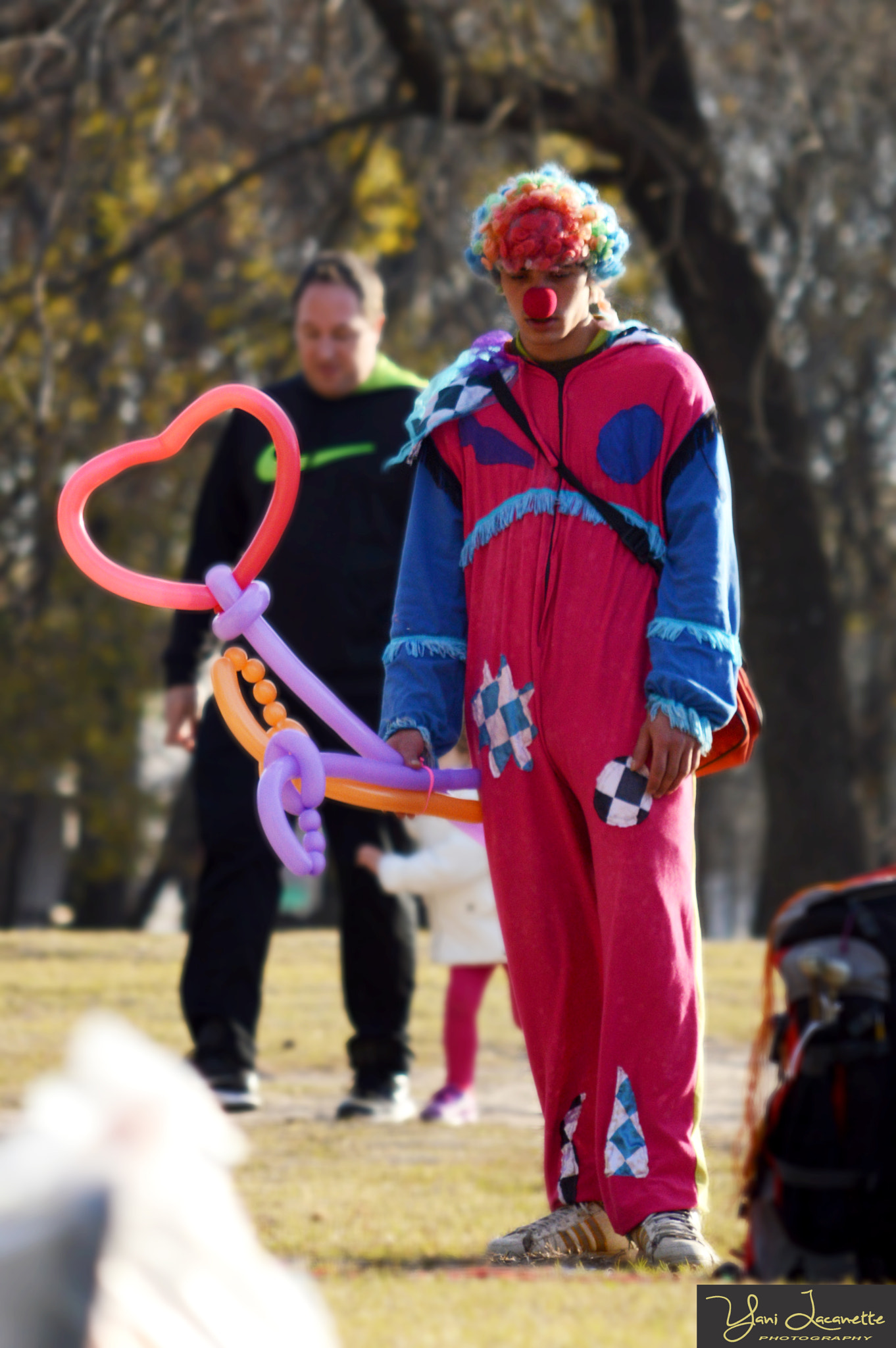 Nikon D3200 + AF Nikkor 70-210mm f/4-5.6D sample photo. Lovely clown photography