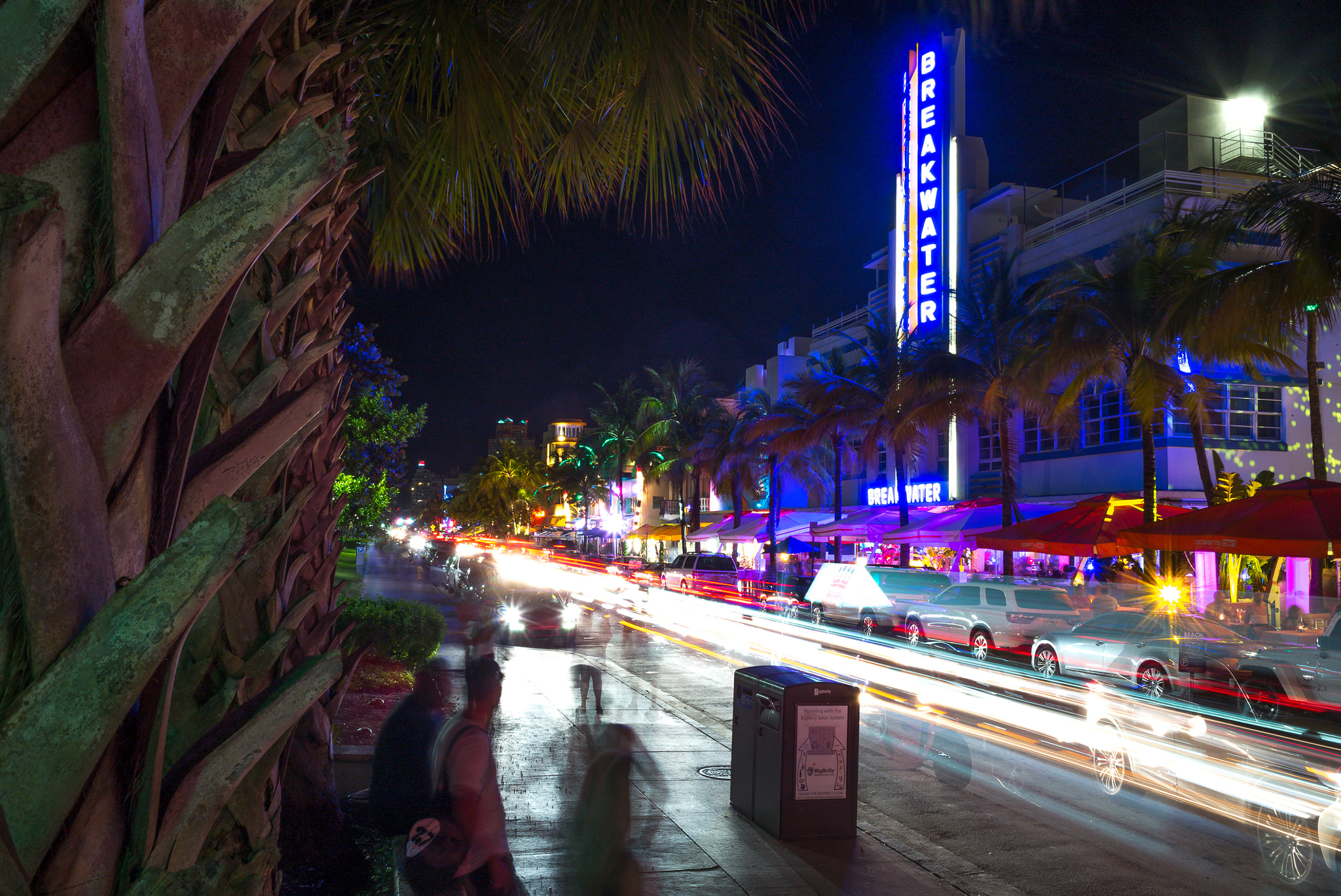 Leica Elmarit-M 28mm F2.8 ASPH sample photo. Miami beach night life photography
