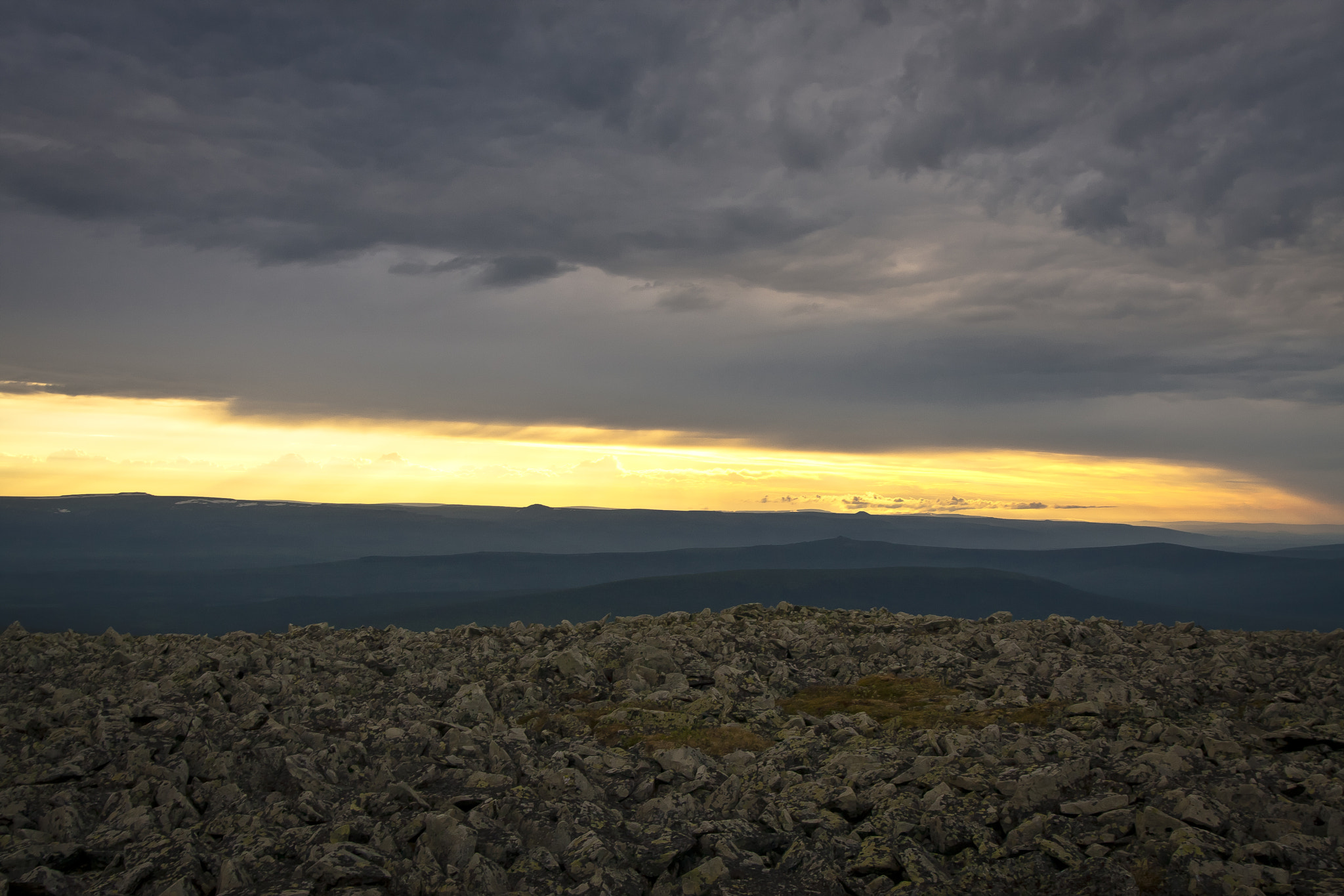 Canon EOS 40D + Sigma 20mm EX f/1.8 sample photo. Sunset on the plateau photography