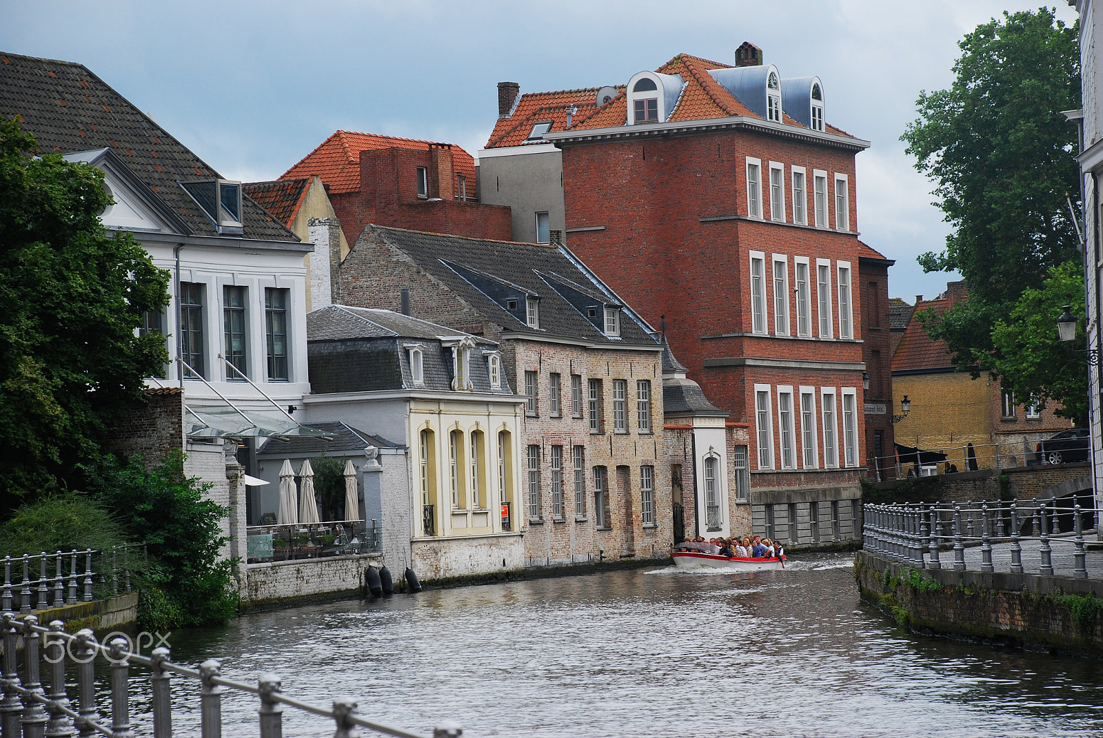 Nikon D40X sample photo. Tourist boat on bruges canal photography