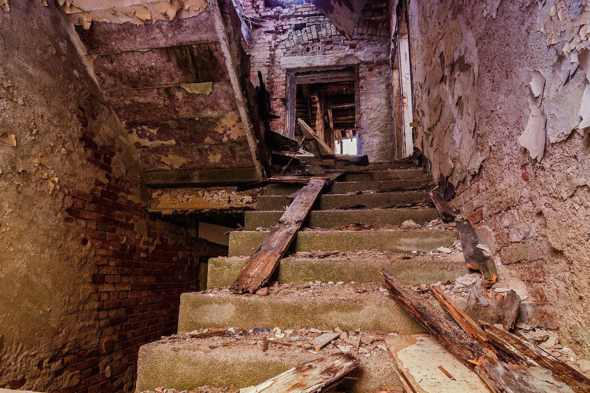 Tokina AT-X Pro 12-24mm F4 (IF) DX sample photo. Upstairs photography