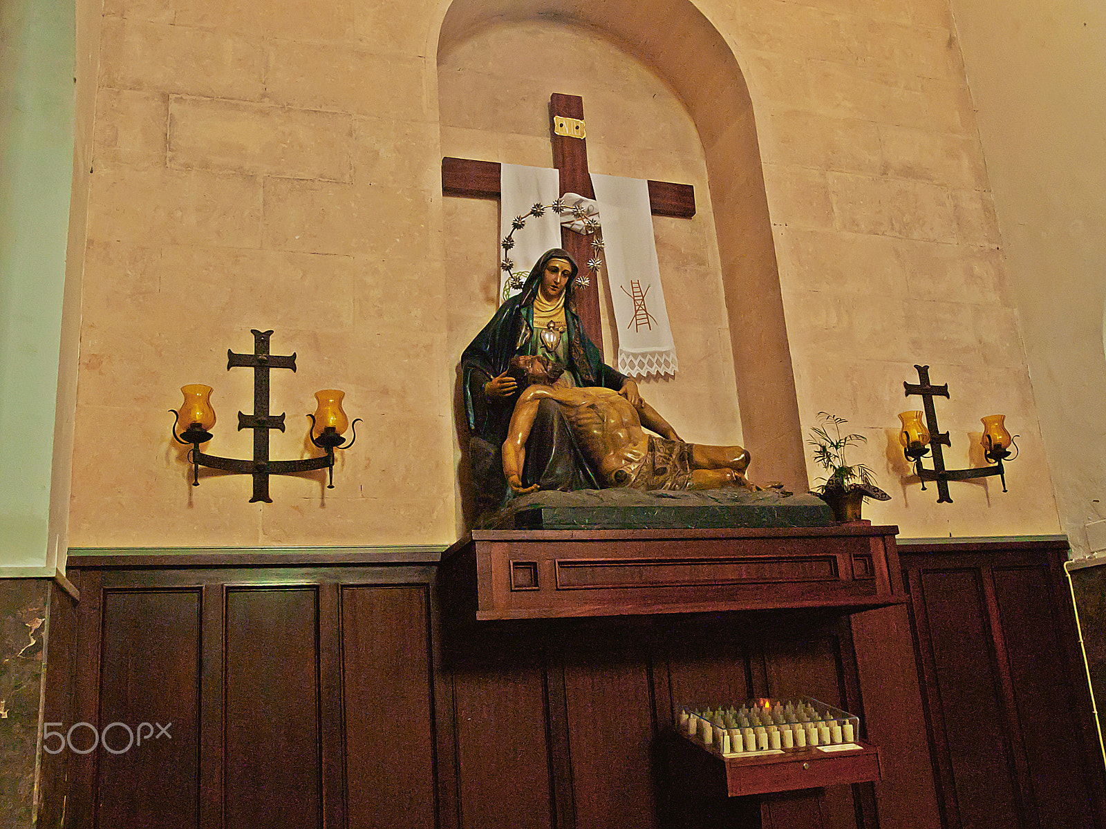 Olympus Zuiko Digital ED 12-60mm F2.8-4.0 SWD sample photo. In the church of santo domingo. photography