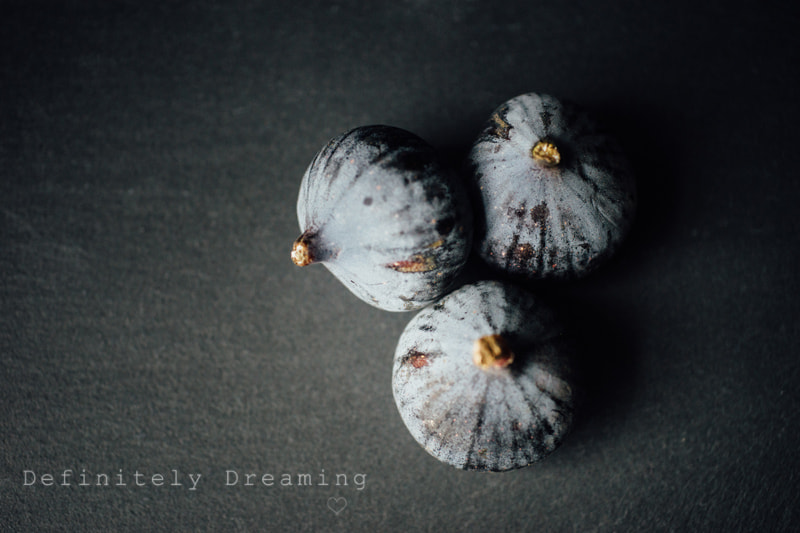 Sigma 30mm F1.4 EX DC HSM sample photo. Three figs, viewed from above photography