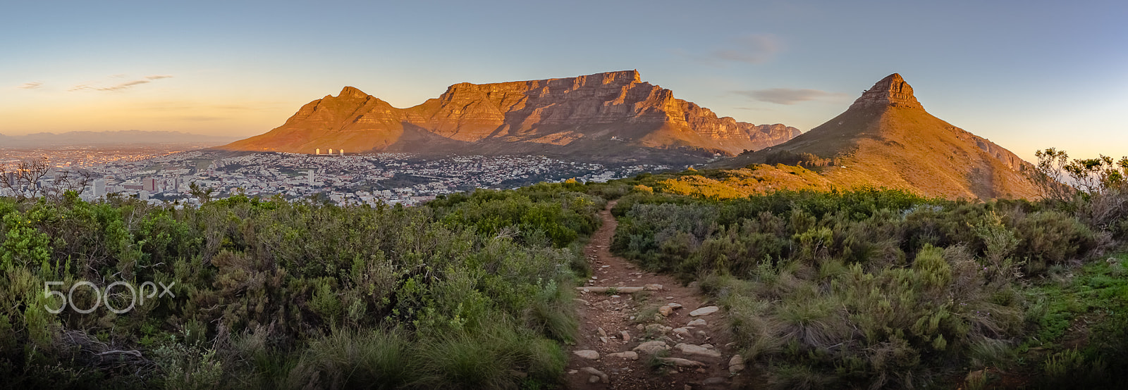 Canon EF-S 10-22mm F3.5-4.5 USM sample photo. Table mountain at sunset photography