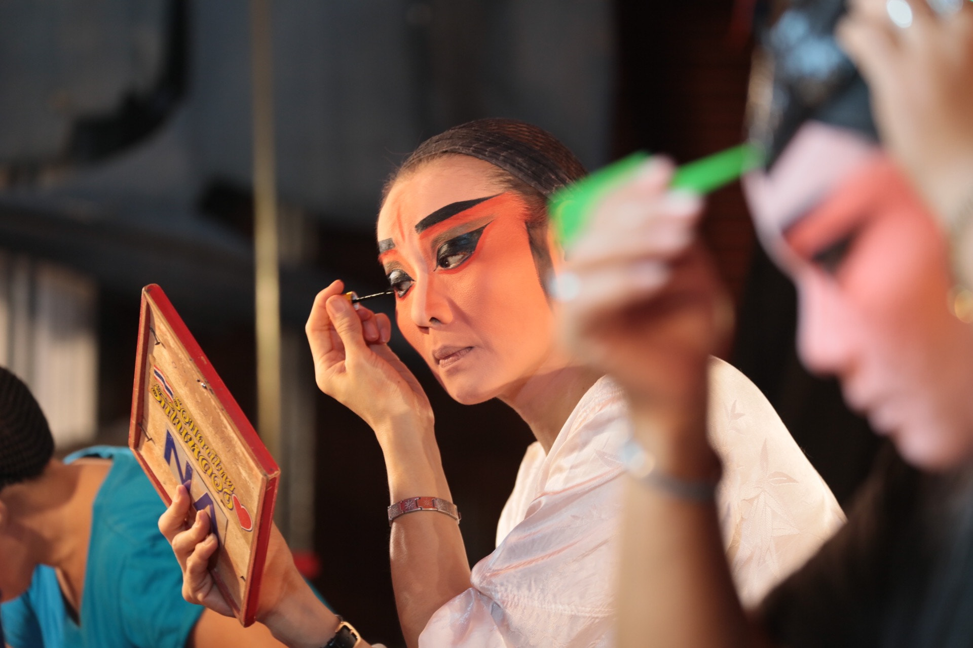 Canon EF 70-300mm F4-5.6L IS USM sample photo. Chinese opera photography