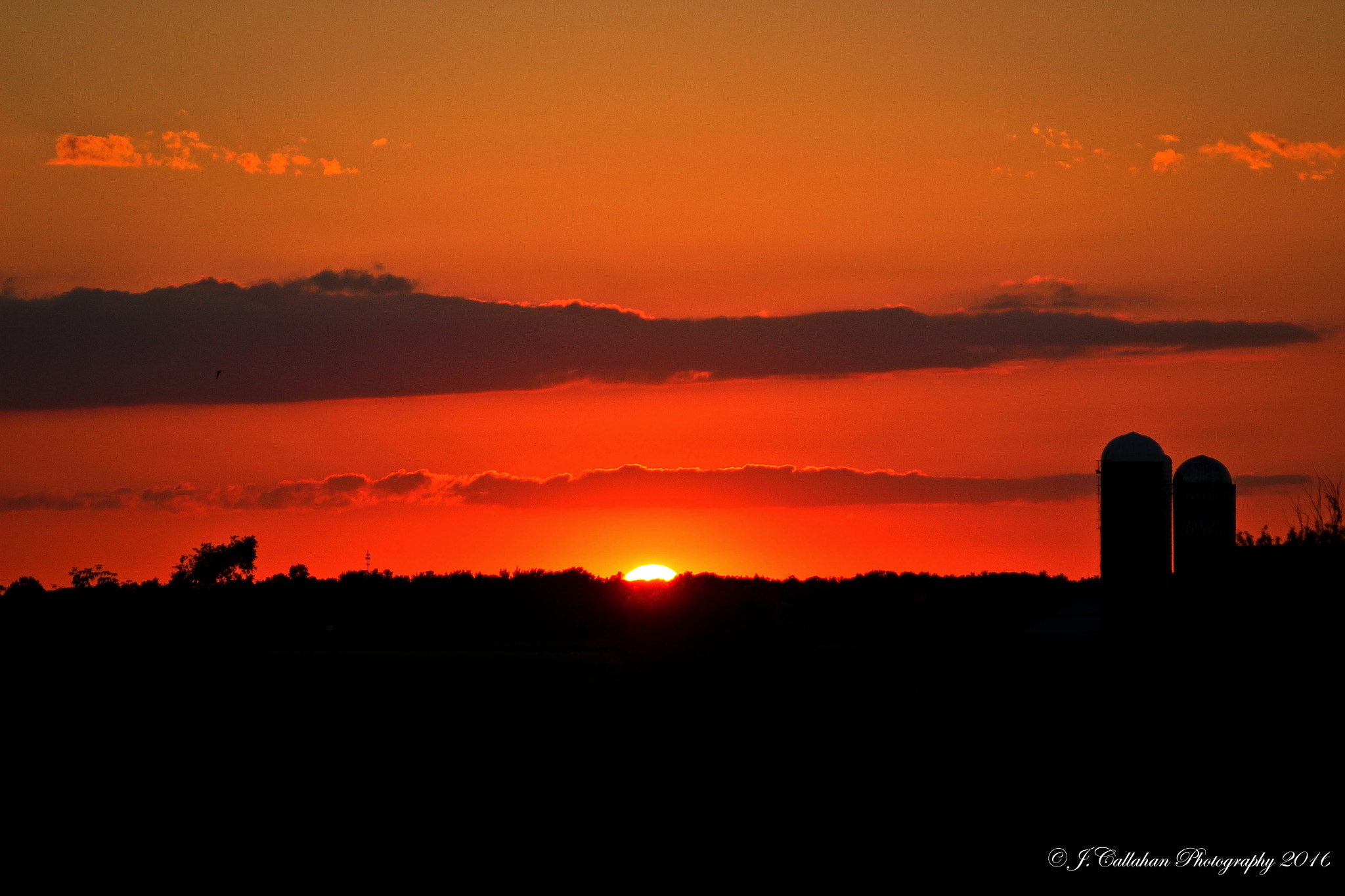 Canon EOS 600D (Rebel EOS T3i / EOS Kiss X5) + Canon EF 80-200mm F4.5-5.6 II sample photo. Sunset at the farm photography