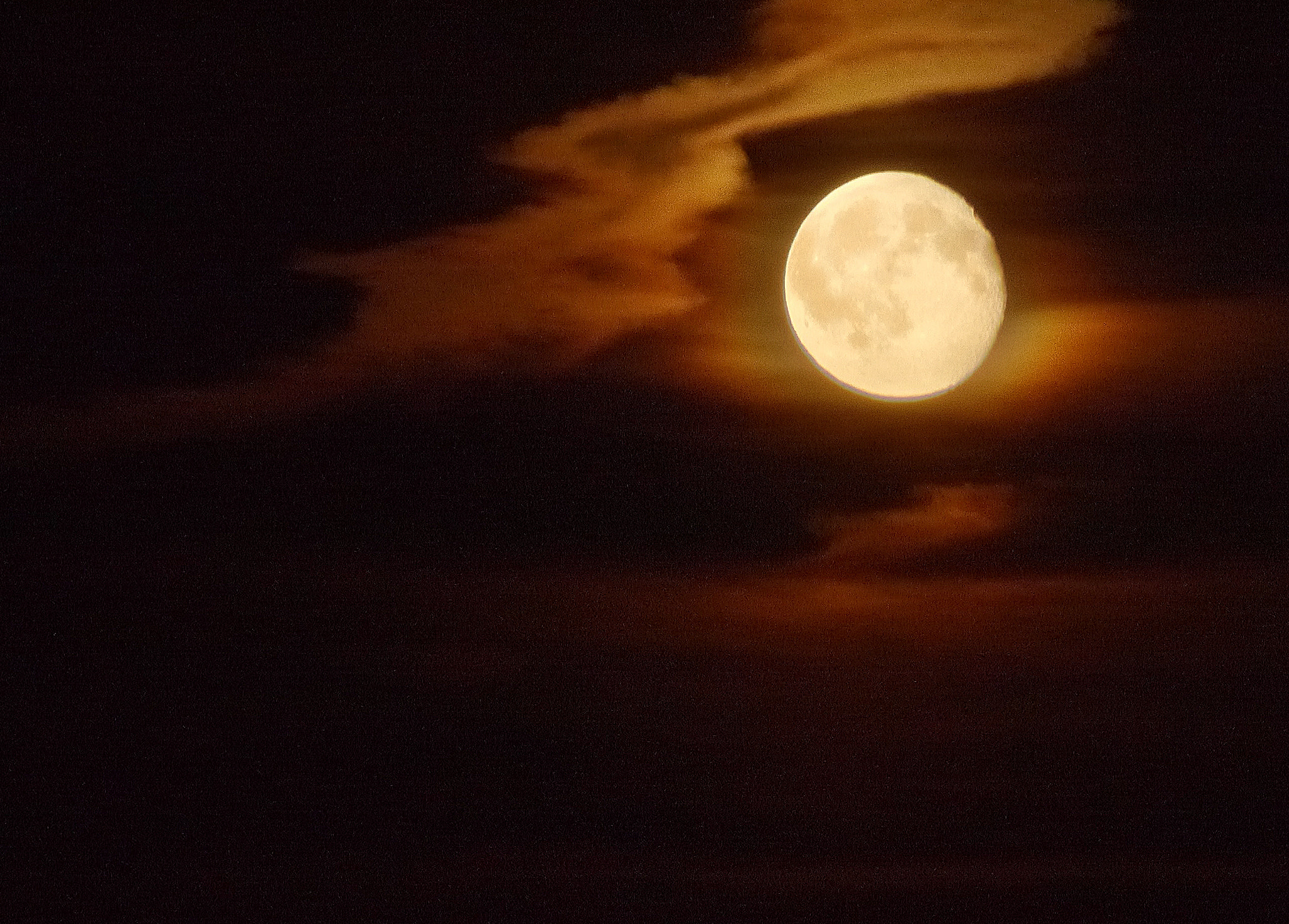 Panasonic Lumix G Vario 45-200mm F4-5.6 OIS sample photo. Red moon photography