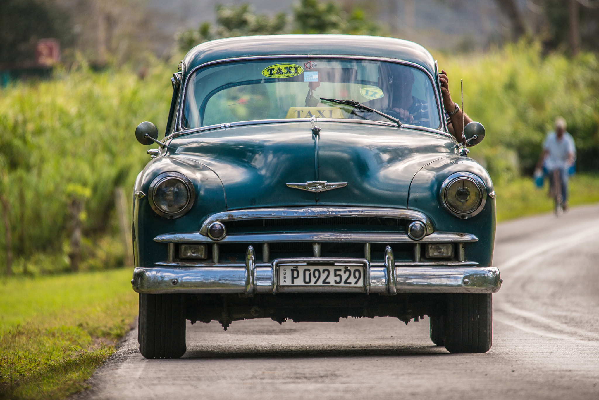 Sigma 120-400mm F4.5-5.6 DG OS HSM sample photo. Beautiful vintage car in cuba photography