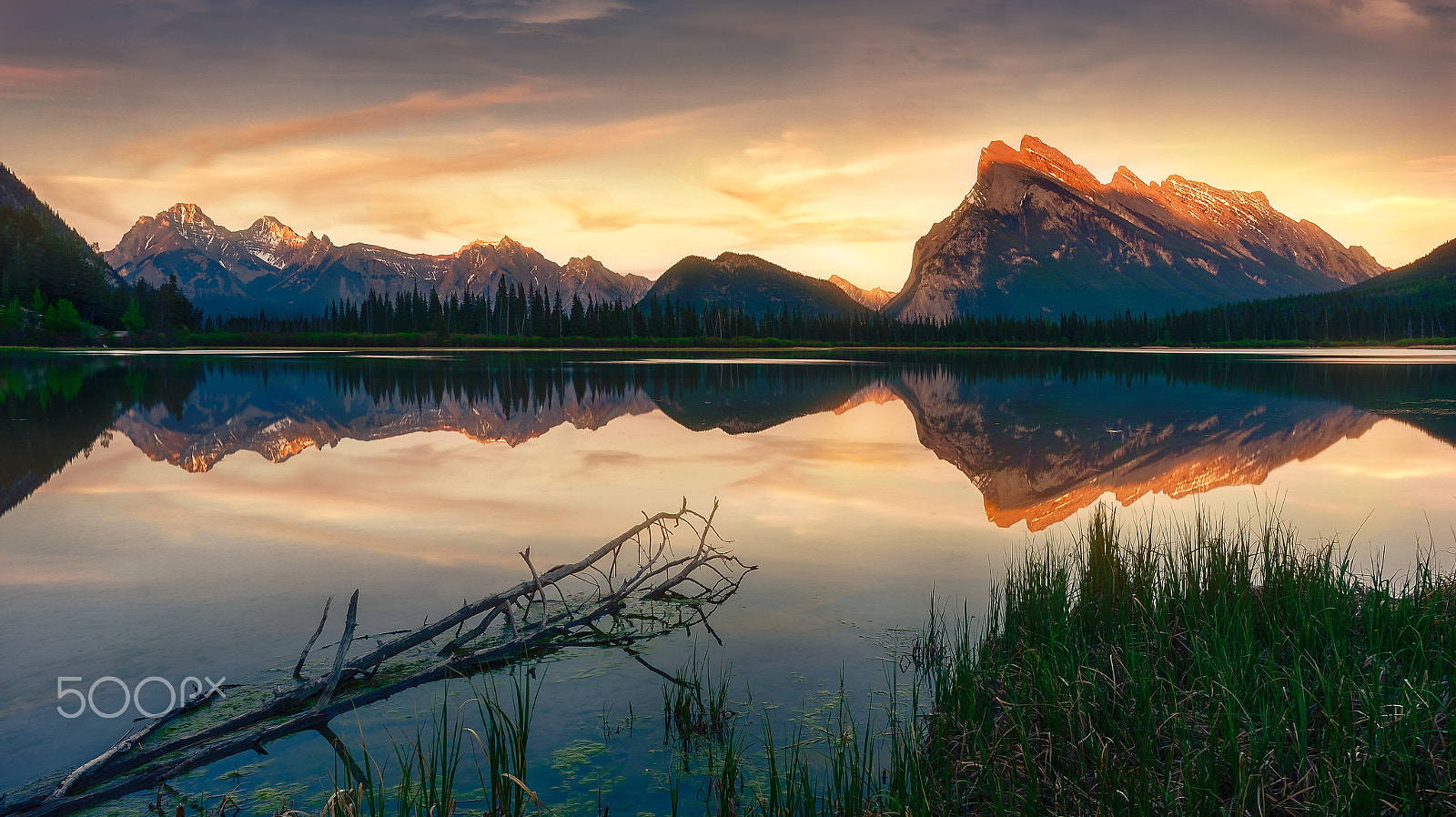 Sony a7R II + ZEISS Touit 12mm F2.8 sample photo. Canada sunset in vermilien lake dsc photography