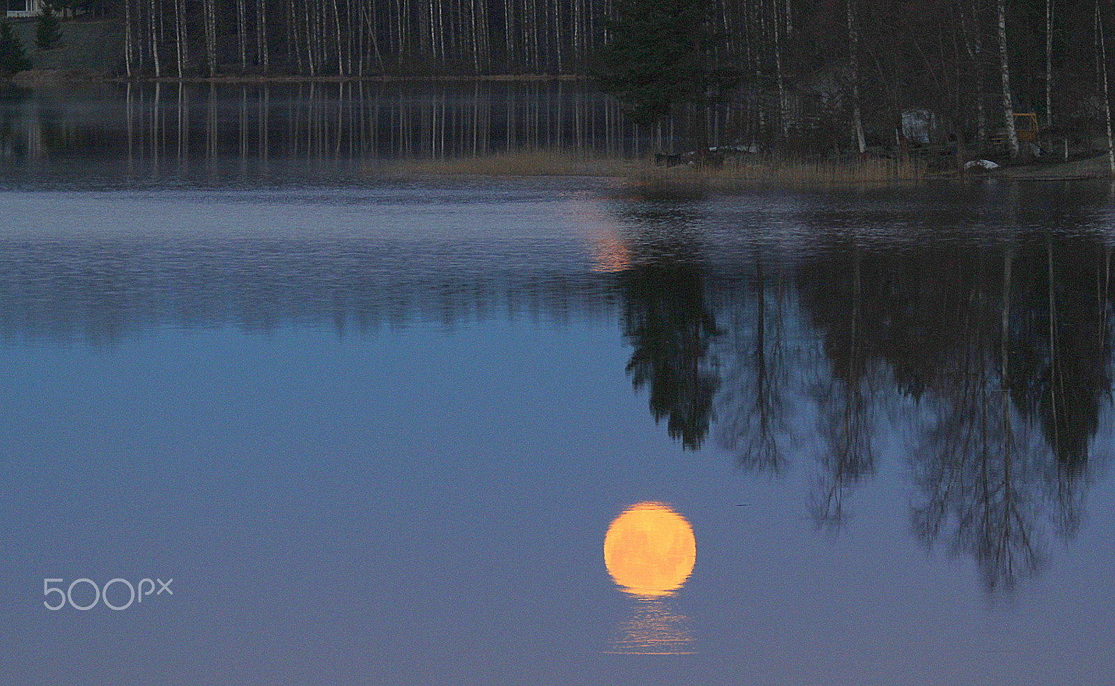 Canon EF 100-400mm F4.5-5.6L IS USM sample photo. Moon in the lake photography