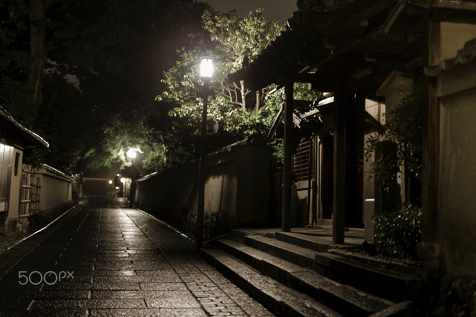Sigma 50mm F1.4 EX DG HSM sample photo. Kyoto rainy street photography