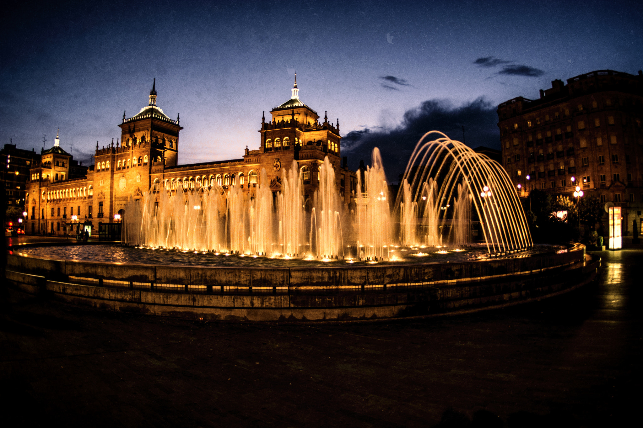 Nikon D5200 + Nikon AF Fisheye-Nikkor 16mm F2.8D sample photo. Lights and shadows photography