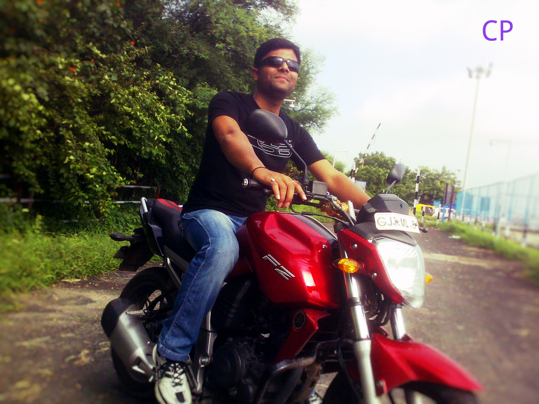 Nokia E90 sample photo. Me with my yamaha fz16..wrooomm photography