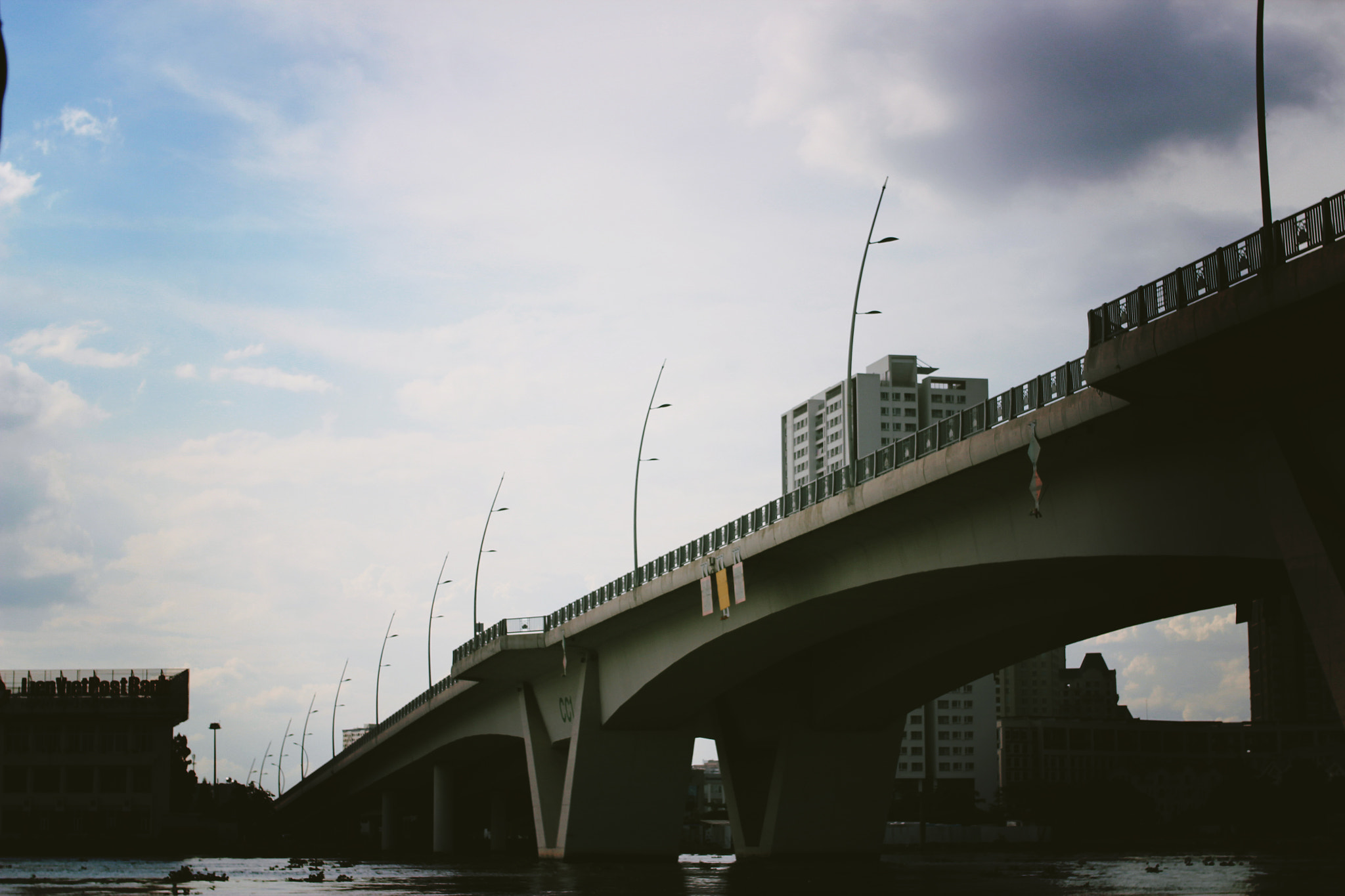 Voigtlander Ultron 40mm f/2 SLII Aspherical sample photo. Thu thiem bridge photography