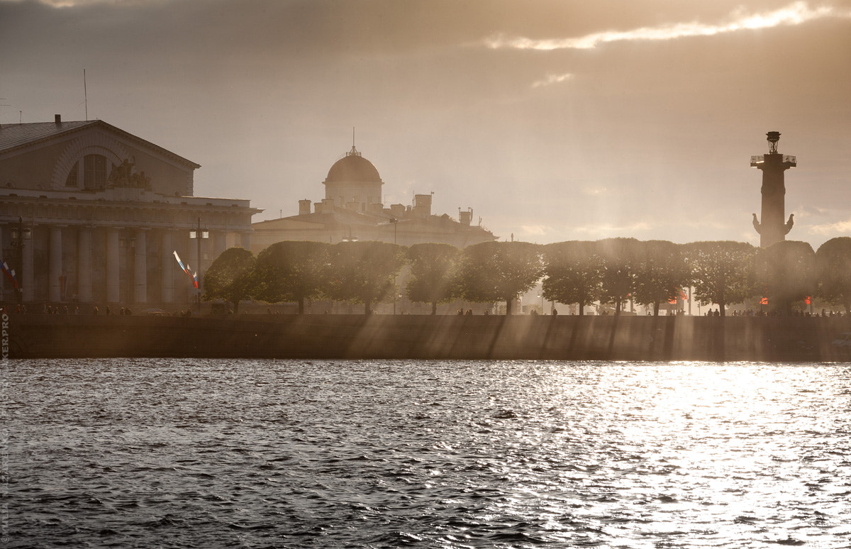 Canon EOS-1Ds Mark III sample photo. Embankment of neva river photography