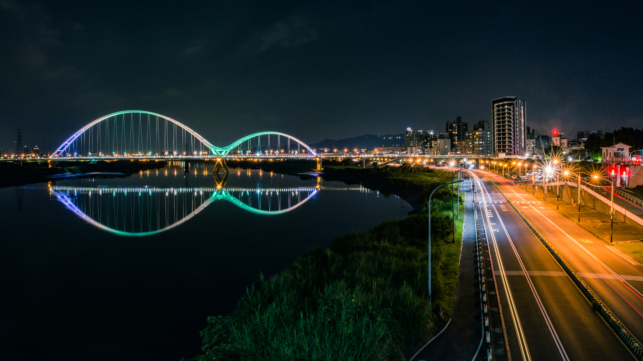 AF Zoom-Nikkor 28-70mm f/3.5-4.5D sample photo. 新月橋 photography