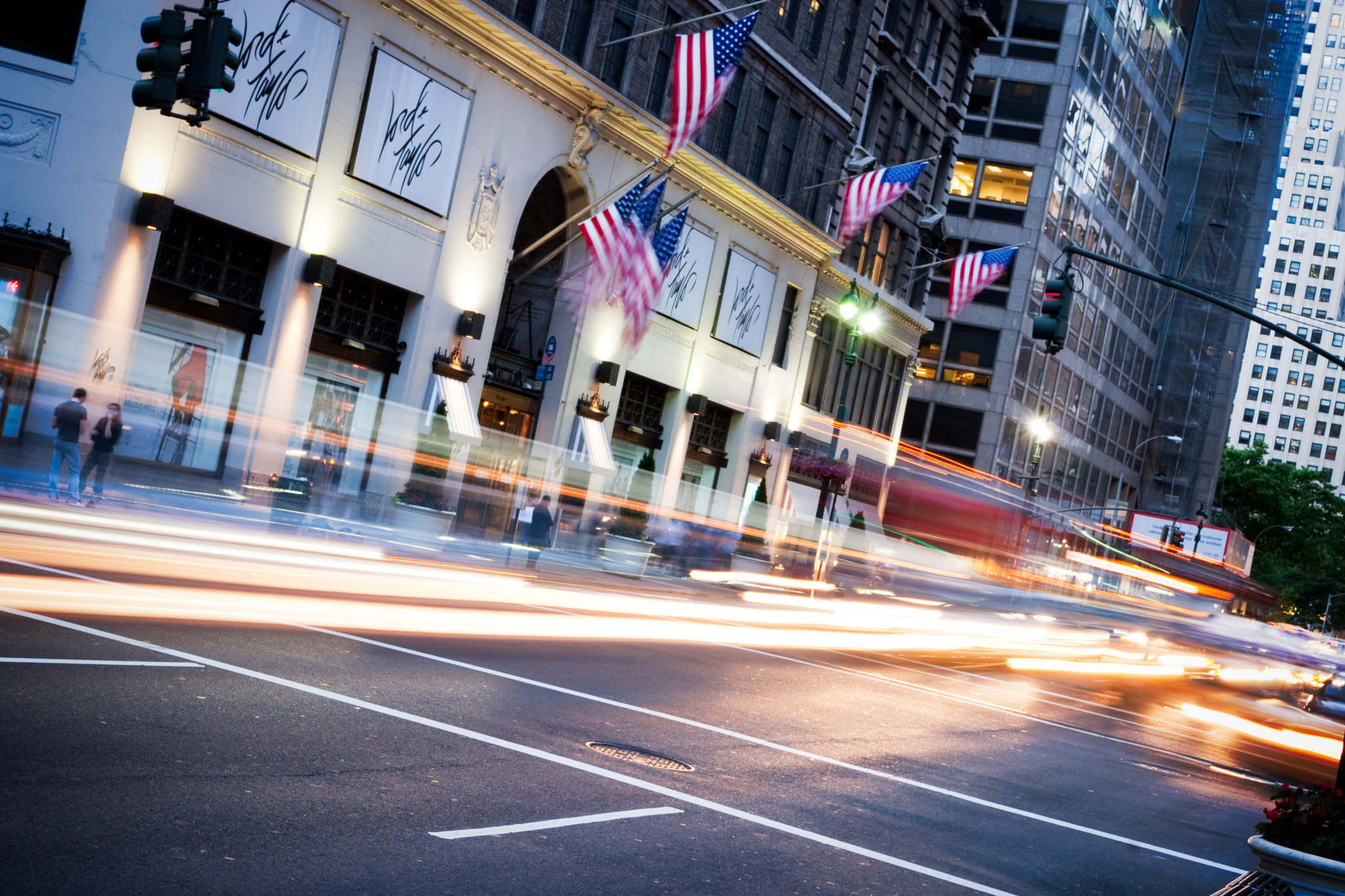 Canon EOS 30D + Canon EF 17-40mm F4L USM sample photo. Nyc street lights photography
