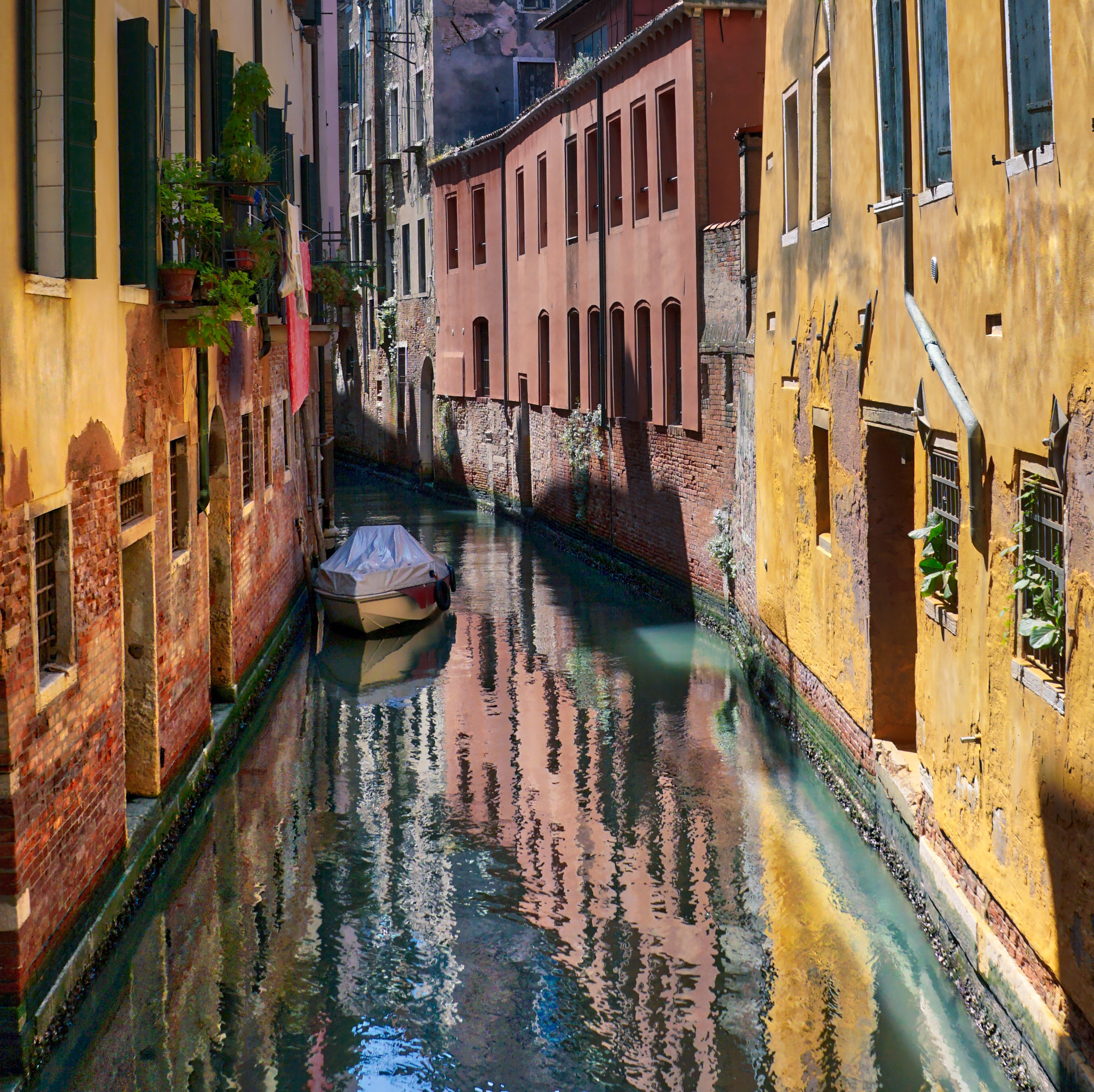 Sony a6000 + Tamron 18-200mm F3.5-6.3 Di III VC sample photo. Venice morning photography