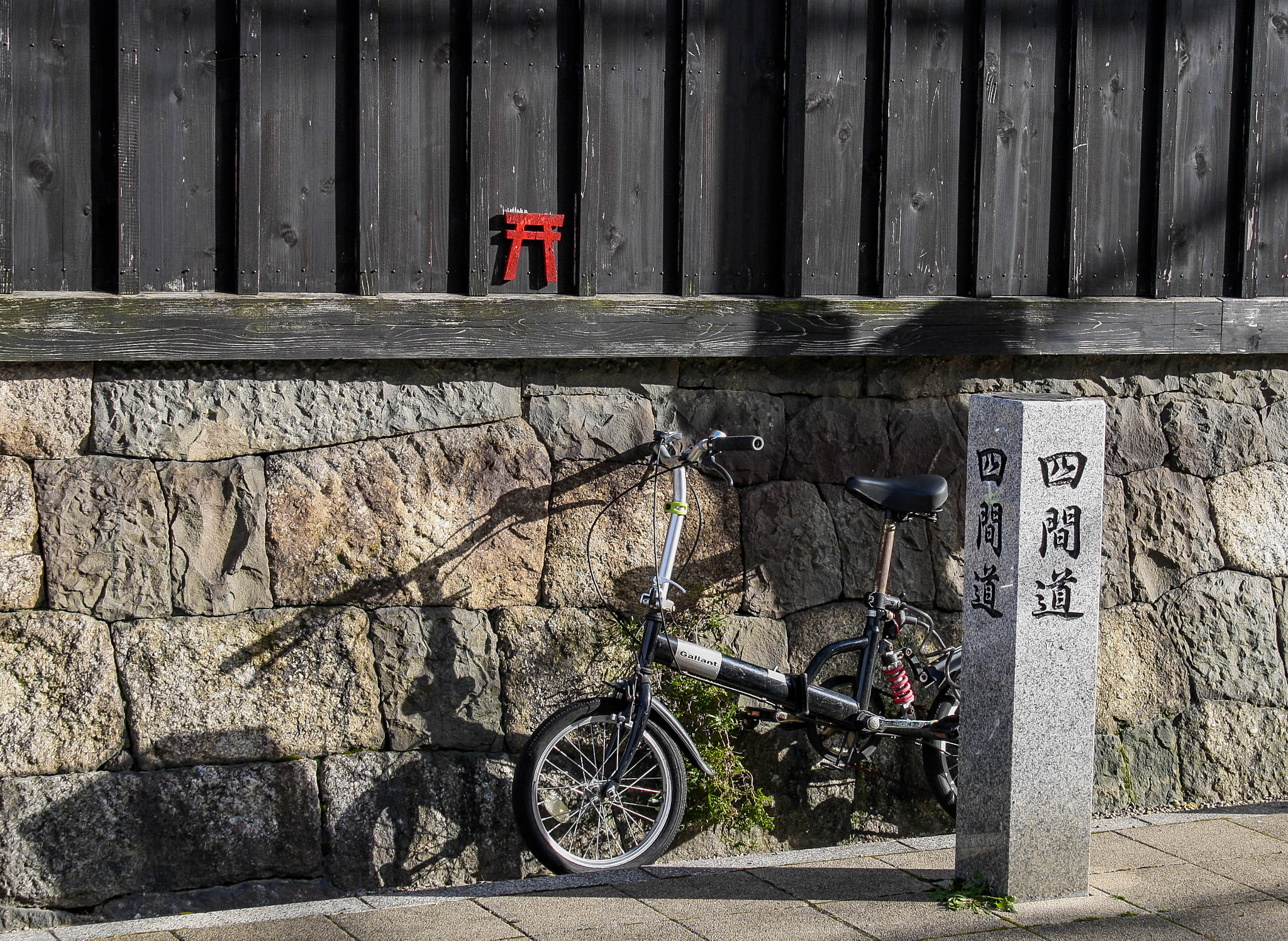 Canon EOS 1000D (EOS Digital Rebel XS / EOS Kiss F) sample photo. Turn around photography