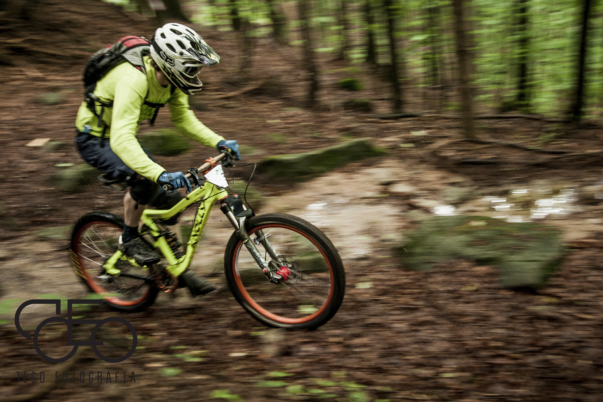 Sony Alpha DSLR-A700 + Sigma 17-70mm F2.8-4.5 (D) sample photo. Mtb enduro przesieka photography