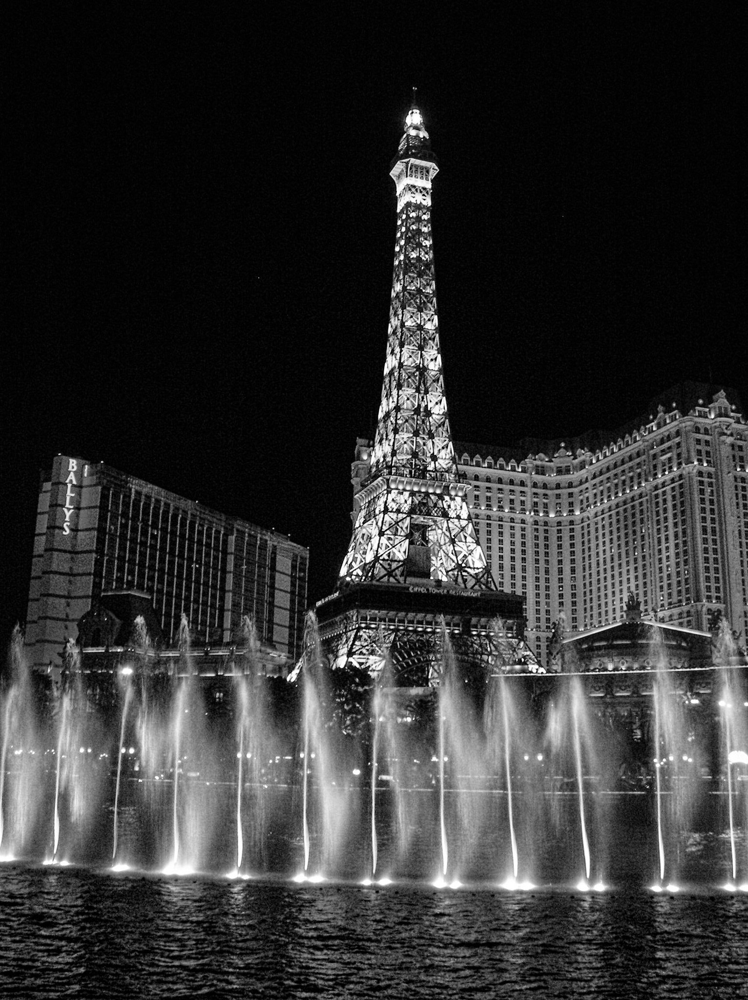 Nikon E4600 sample photo. Tour eiffel, las vegas photography