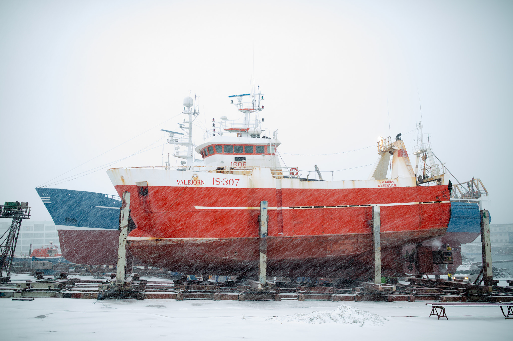 Canon EF 35mm F1.4L II USM sample photo. Snowboat photography