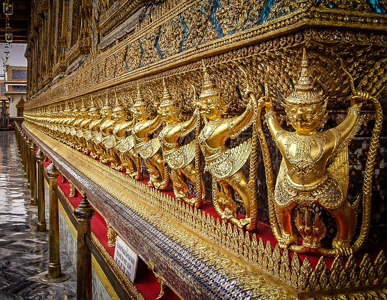 Olympus E-10 sample photo. Wat phra kaew photography