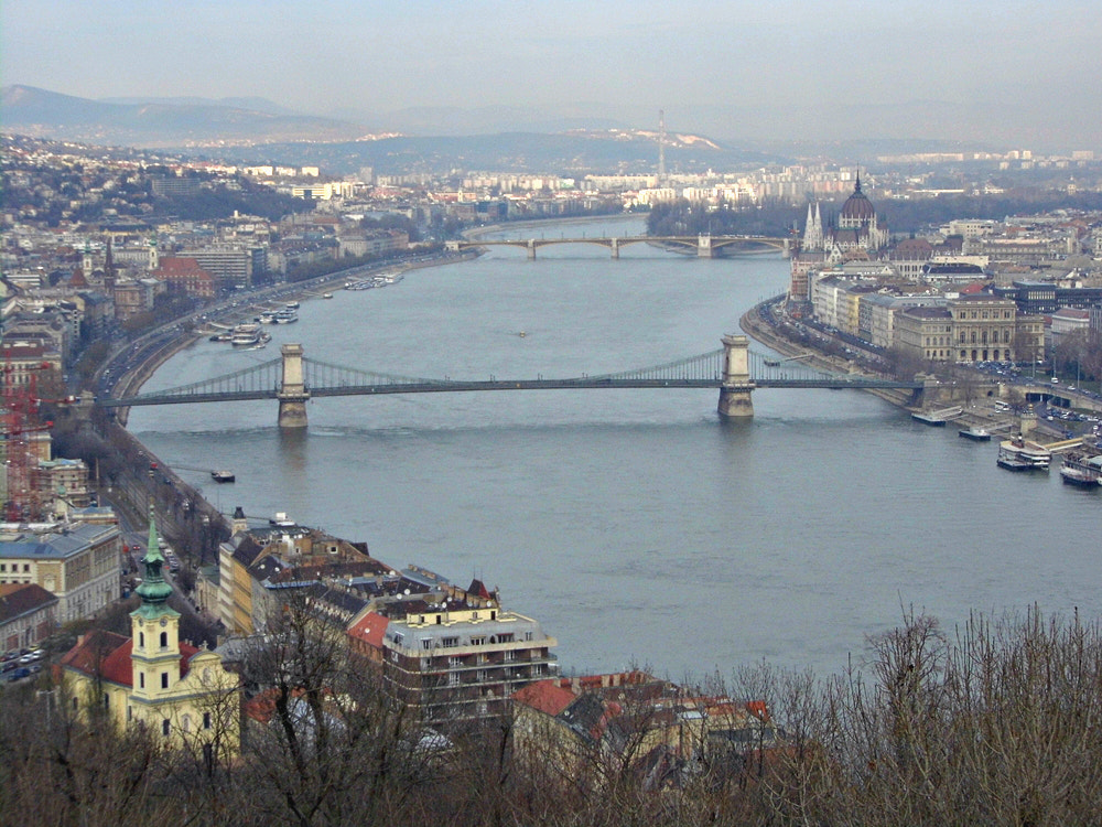 Panasonic Lumix DMC-LZ30 sample photo. Chain bridge & the danube photography