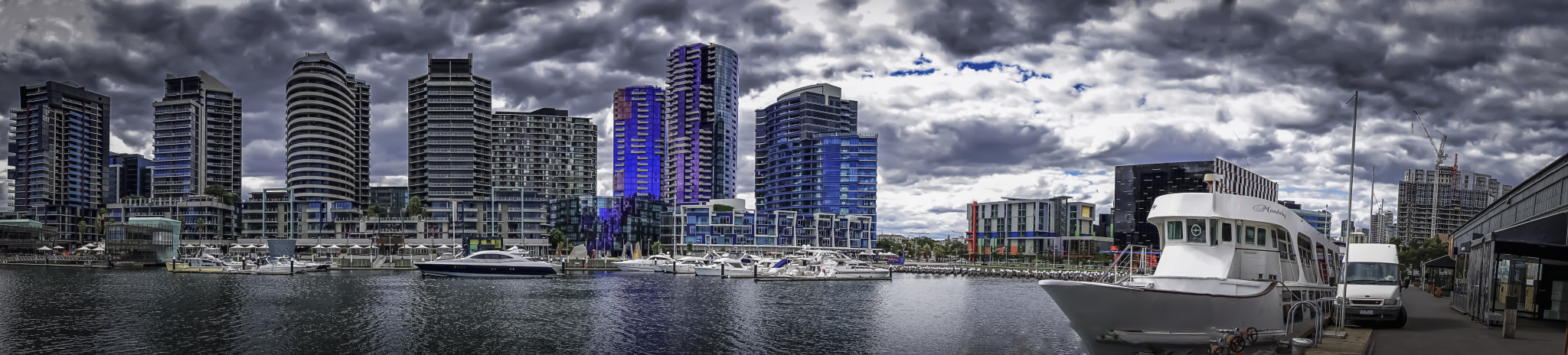 Sony a7 + Sony E 16-50mm F3.5-5.6 PZ OSS sample photo. Appartments and boat at docklands pano photography