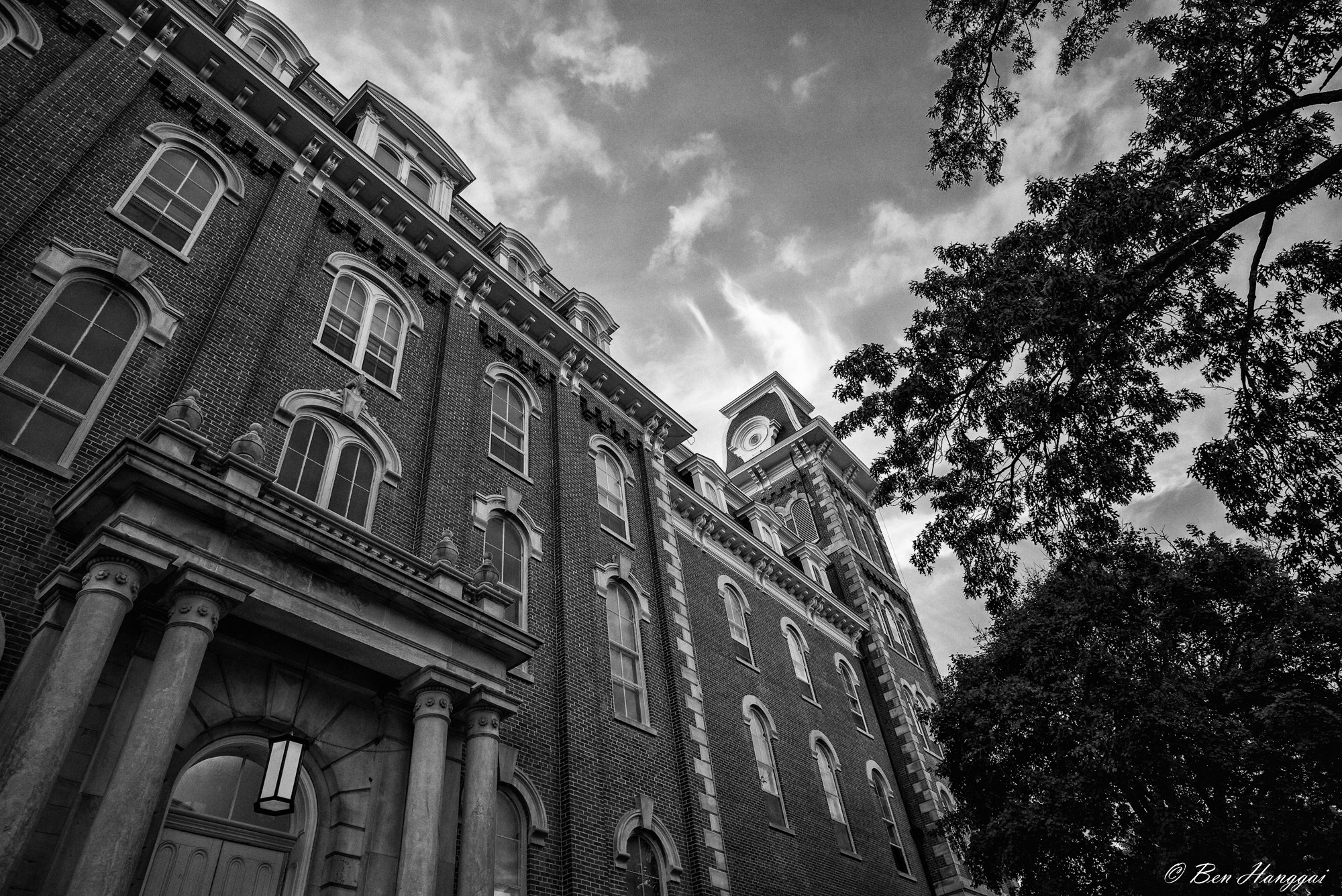 Elmarit-M 1:2.8/21 sample photo. Arkansas old main photography
